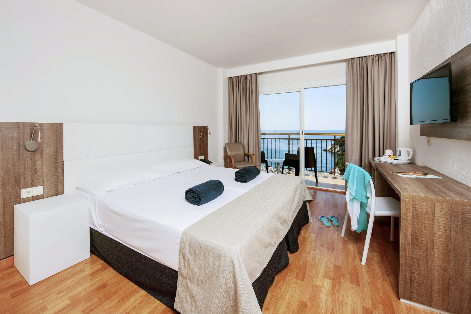 Globales Cala Vinas Adults Only 16+