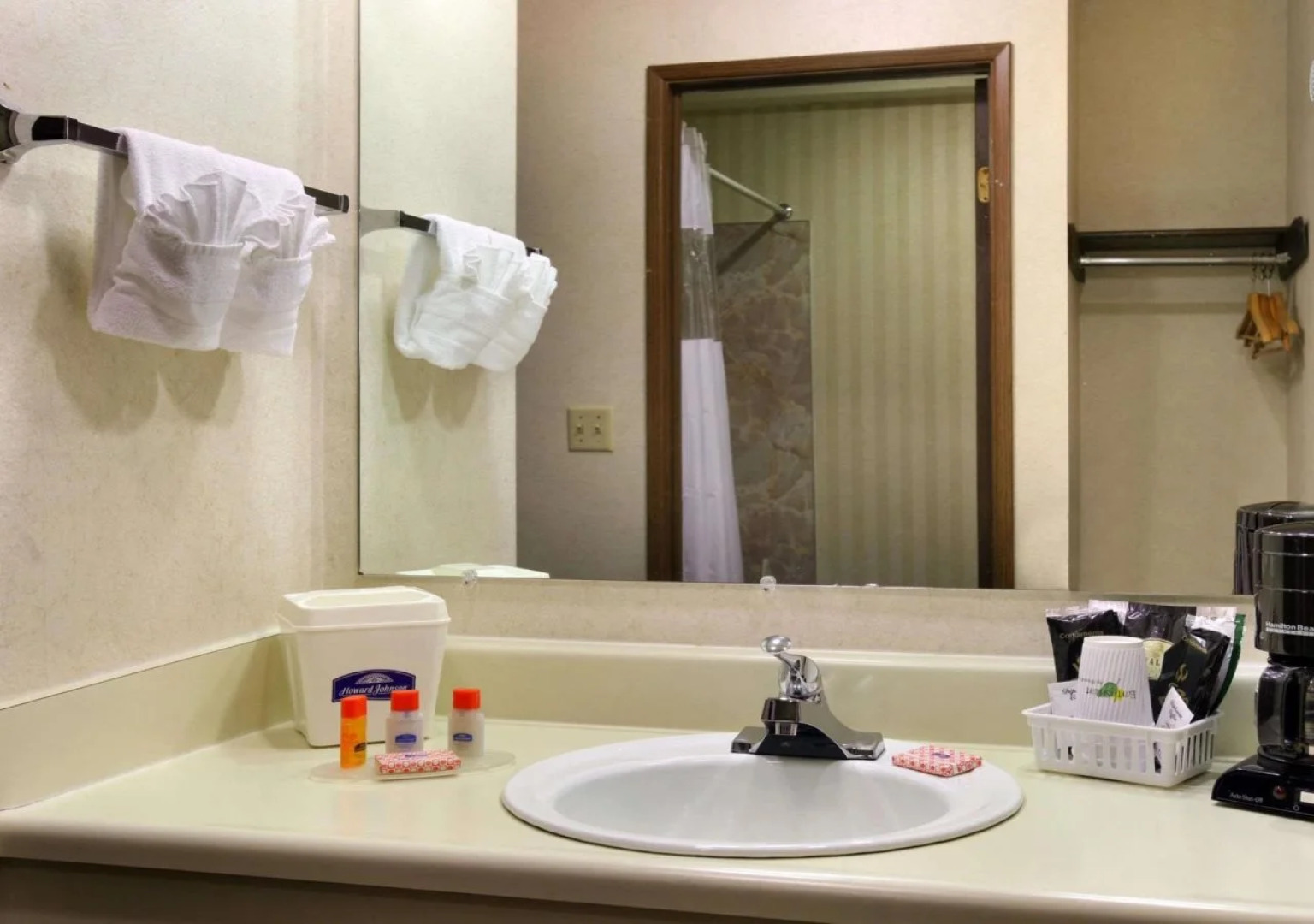 Howard Johnson by Wyndham Portland Airport