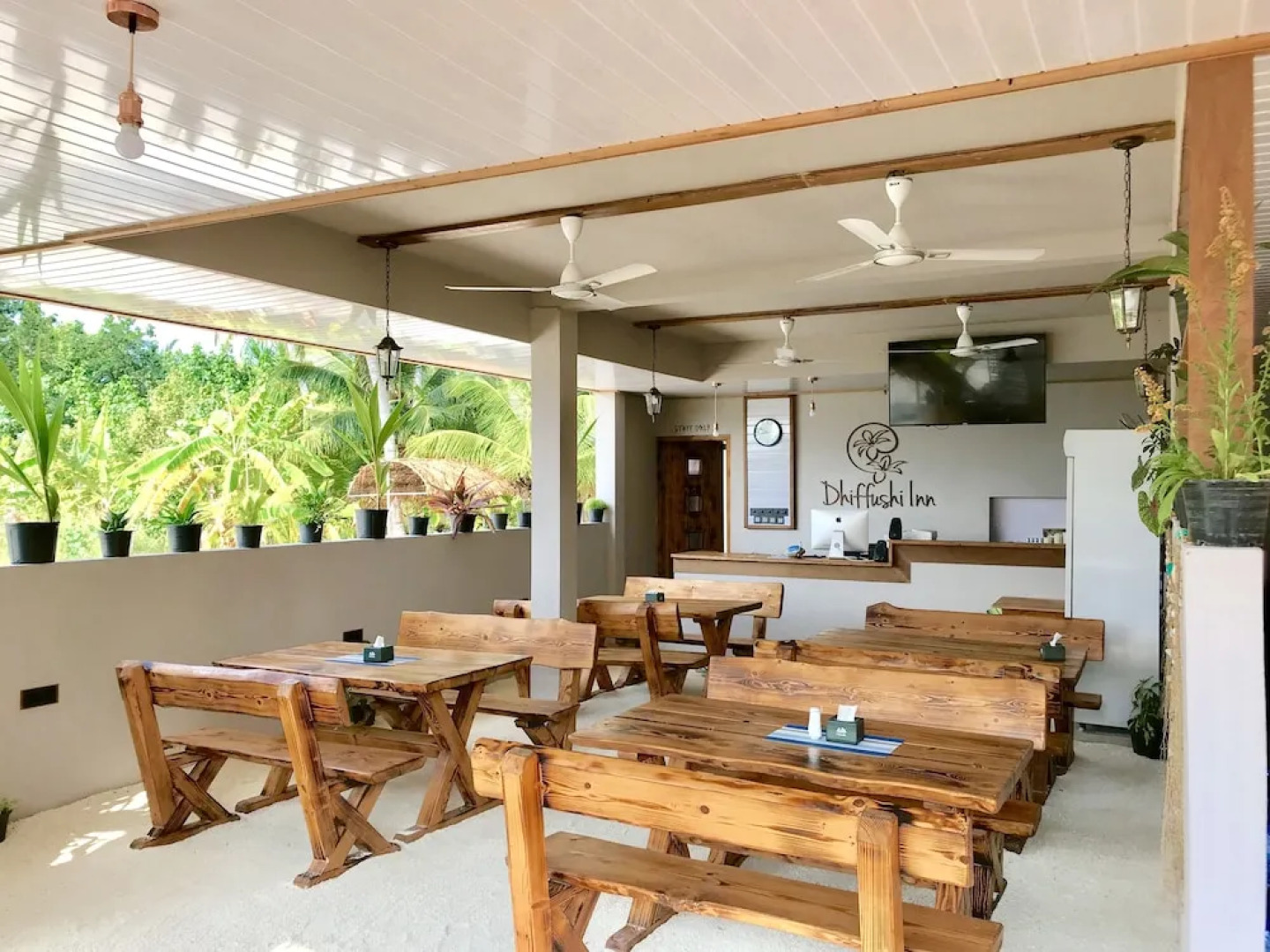 Dhiffushi Inn