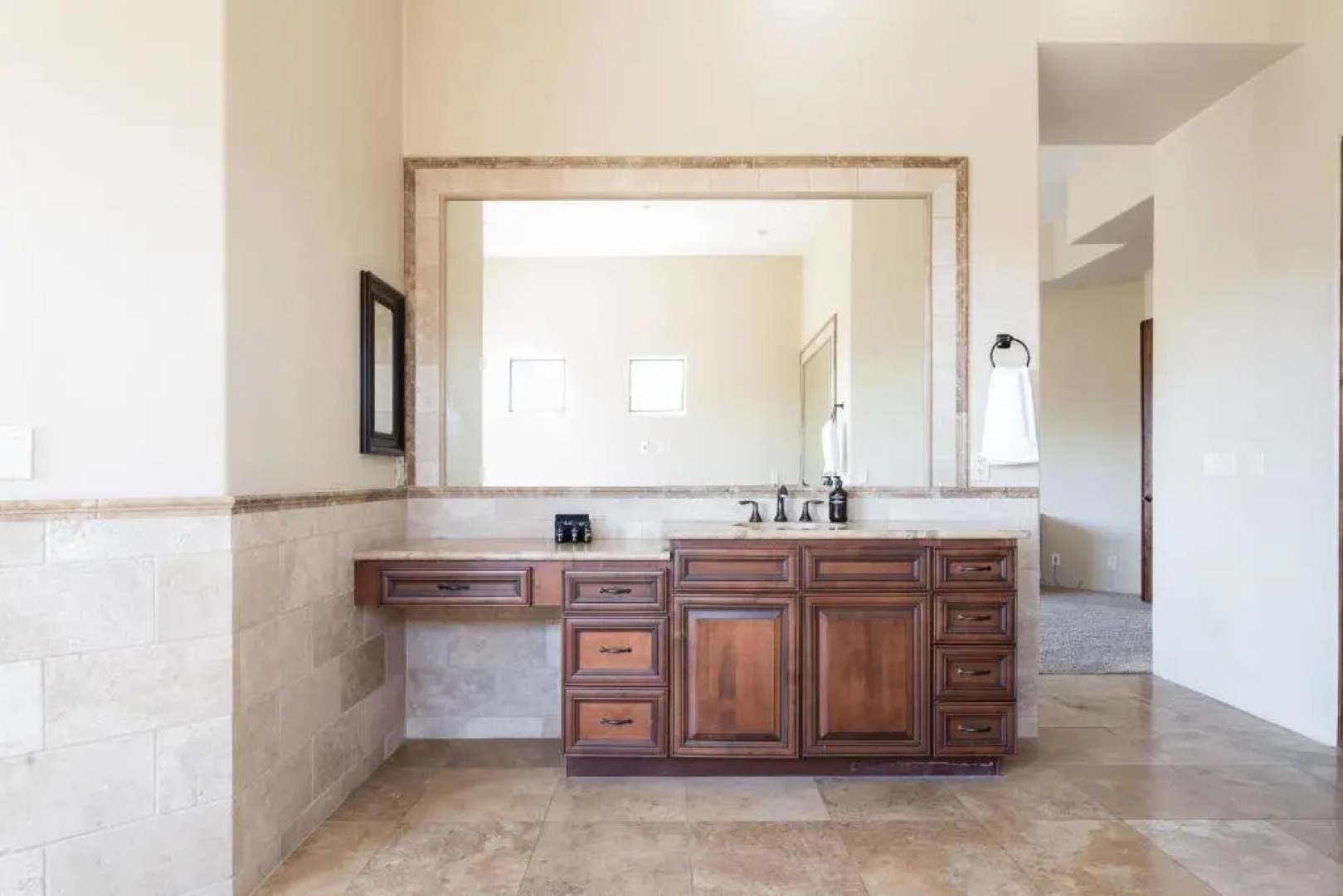 Sunbeam by Avantstay Elegant, Private Desert Home w/ Infinity Pool, Spa & View