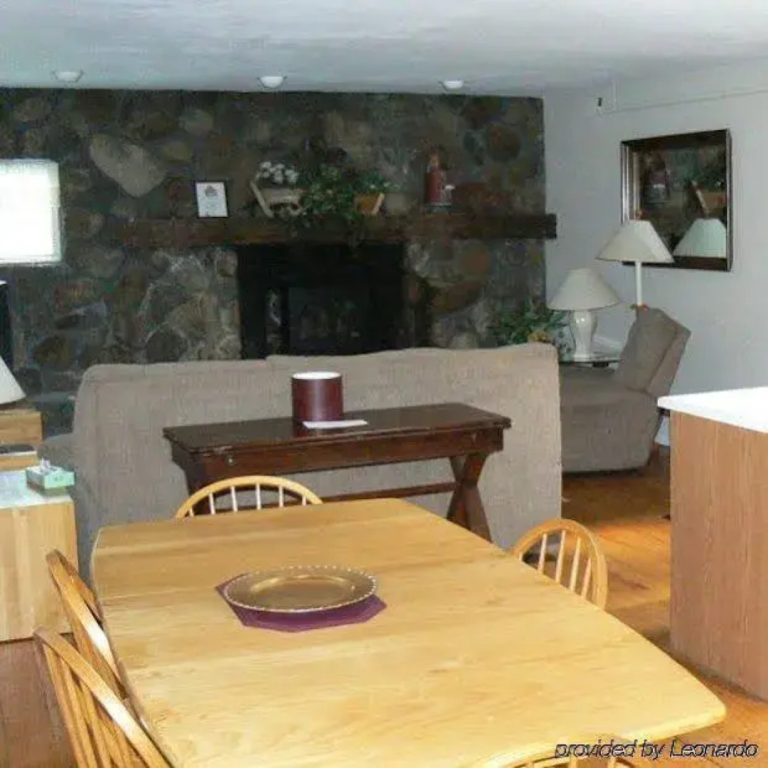 Snowy Owl Inn And Resort