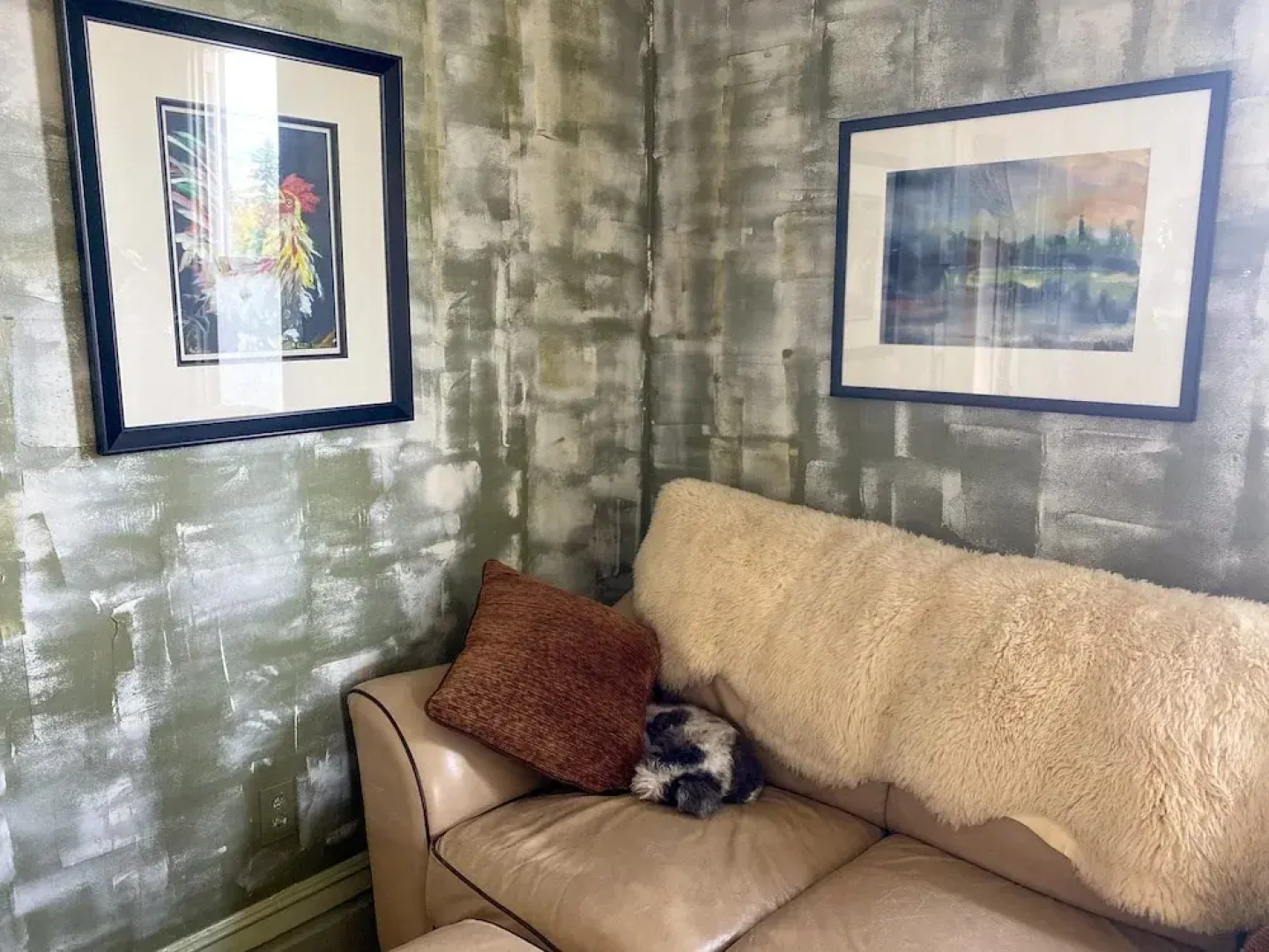 Victorian on Garden Best Location in Town