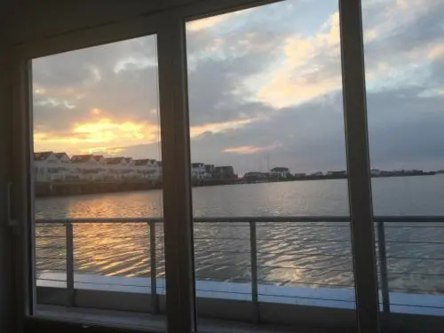 Schwimmendes-Haus-Hausboot-ANTARES-ONE