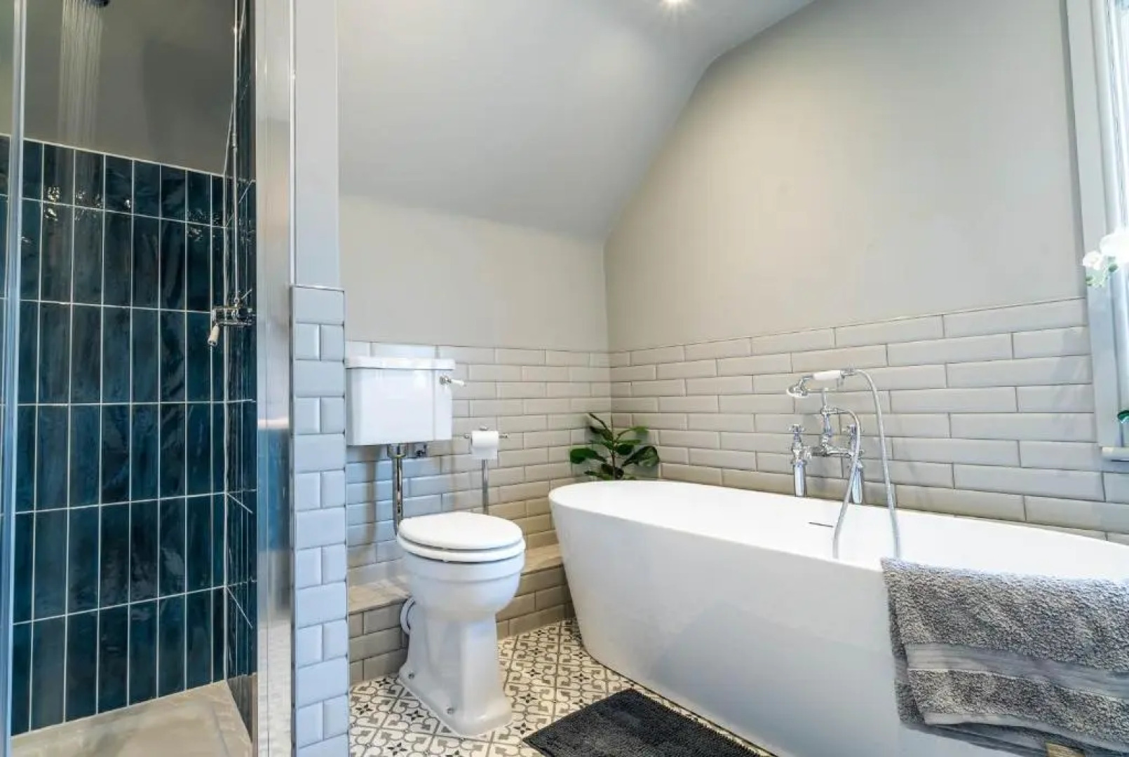 Cosey 2 Bed Cottage With Pool 35 Mins From London