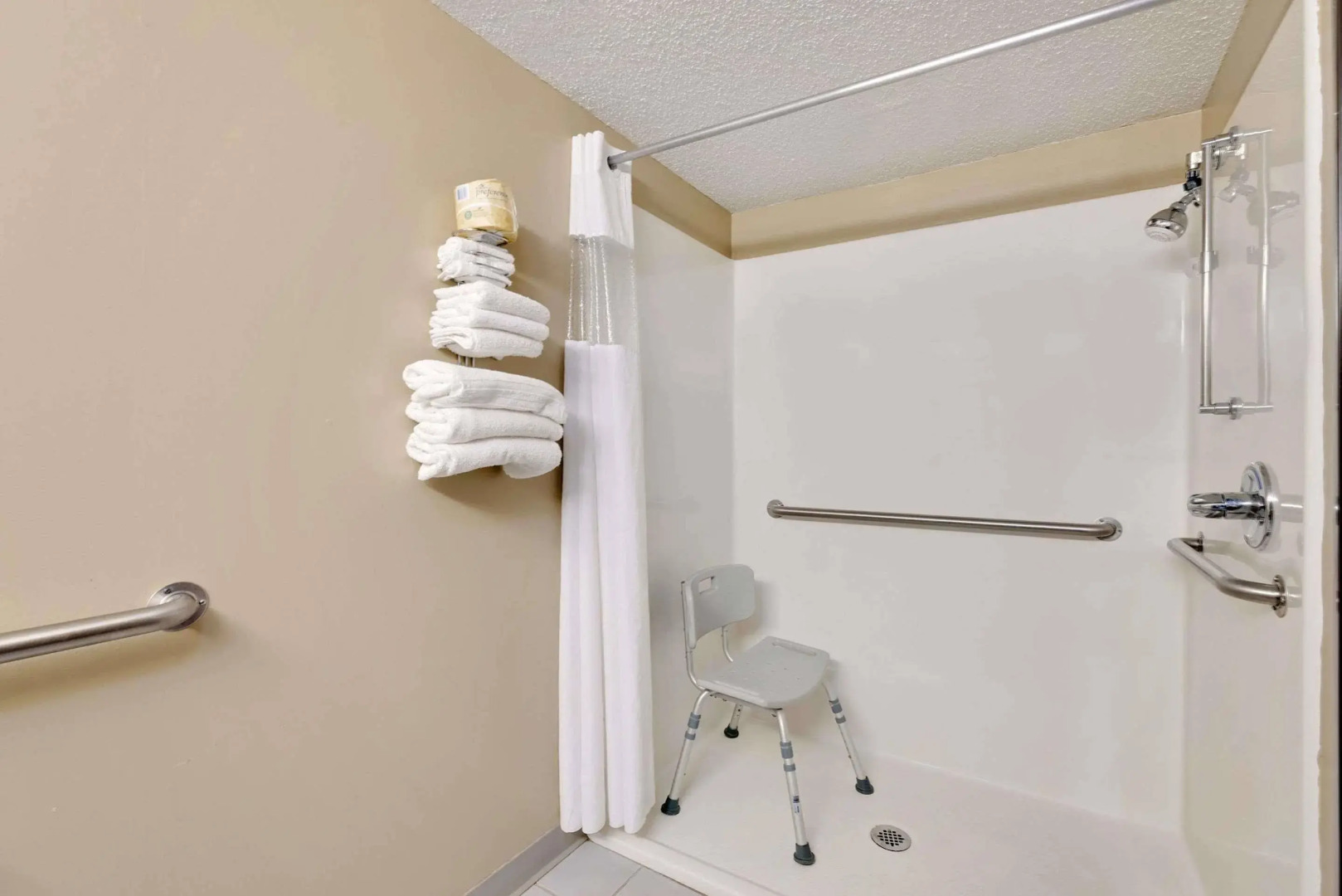 Travelodge by Wyndham Grand Forks