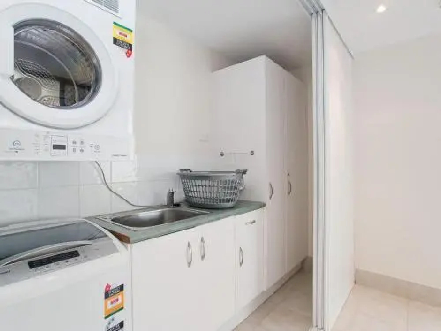 Happy Tails' , 55 Pantowora Street - pet friendly, air conditioned