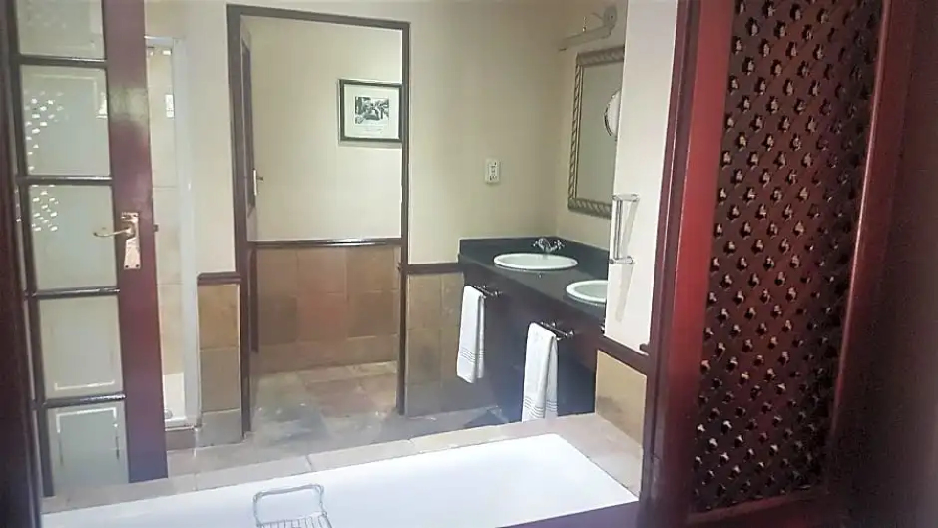 Traders Hotel & Restaurant