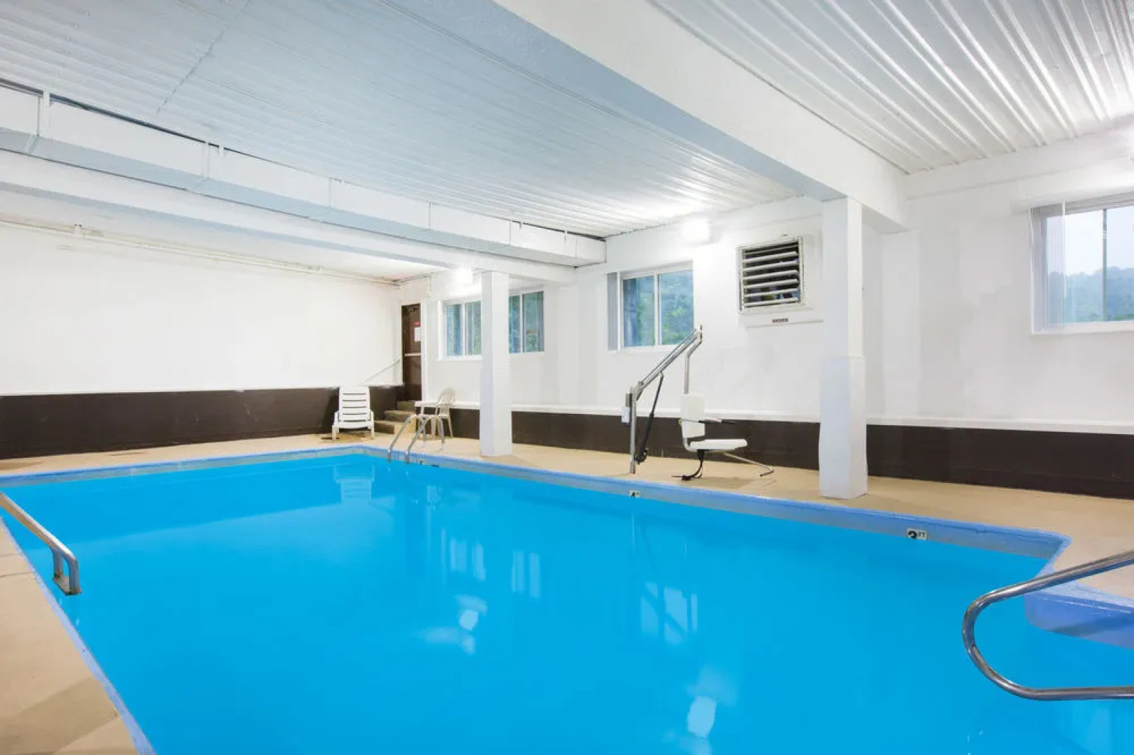 Days Inn & Suites Bridgeport - Clarksburg