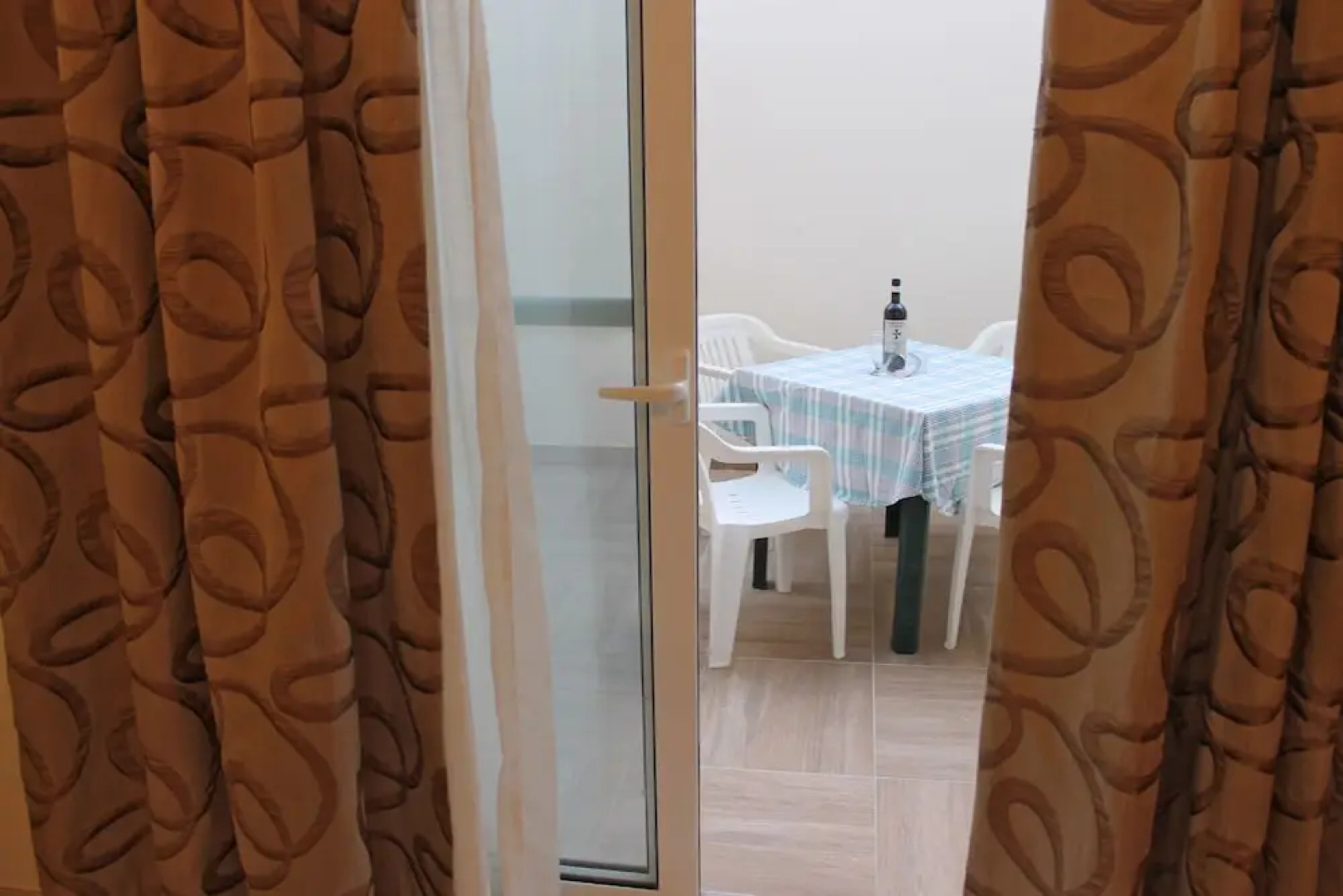 One - Seaview Apartment