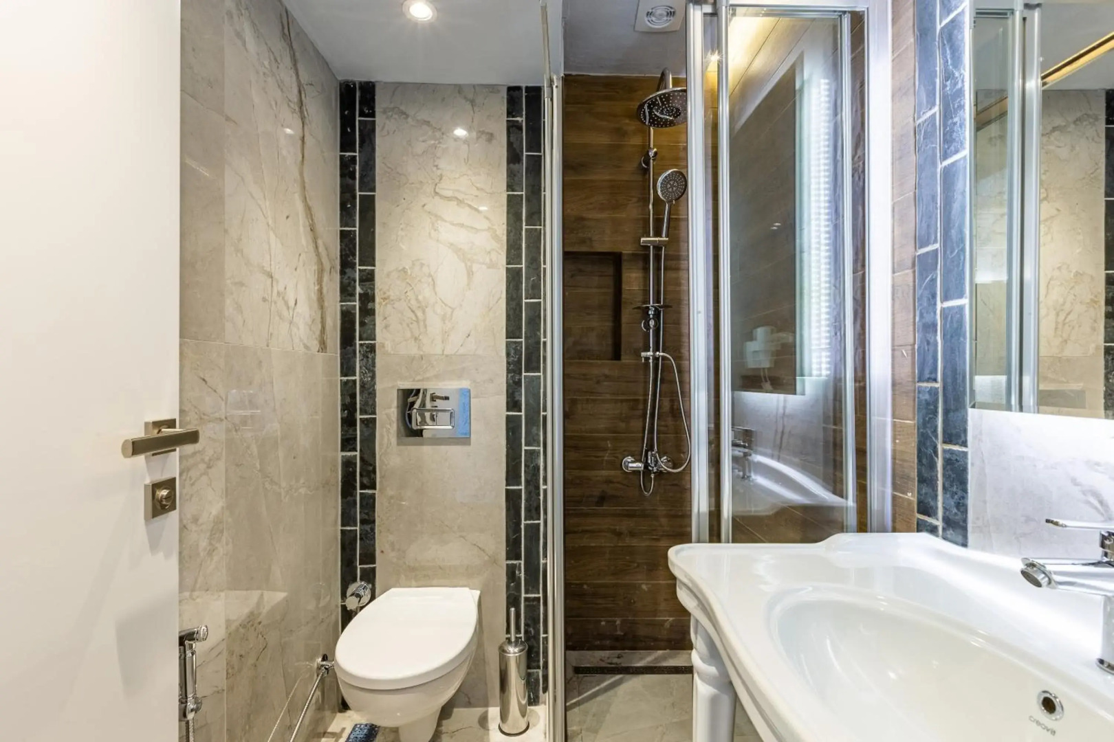 Seraglio Hotel & Suites