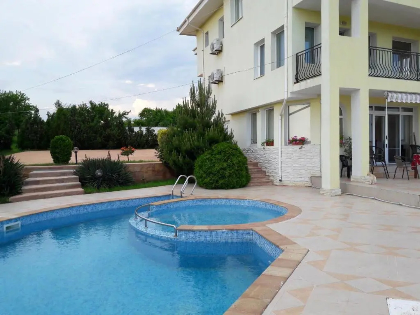 Villa Byala Grape House