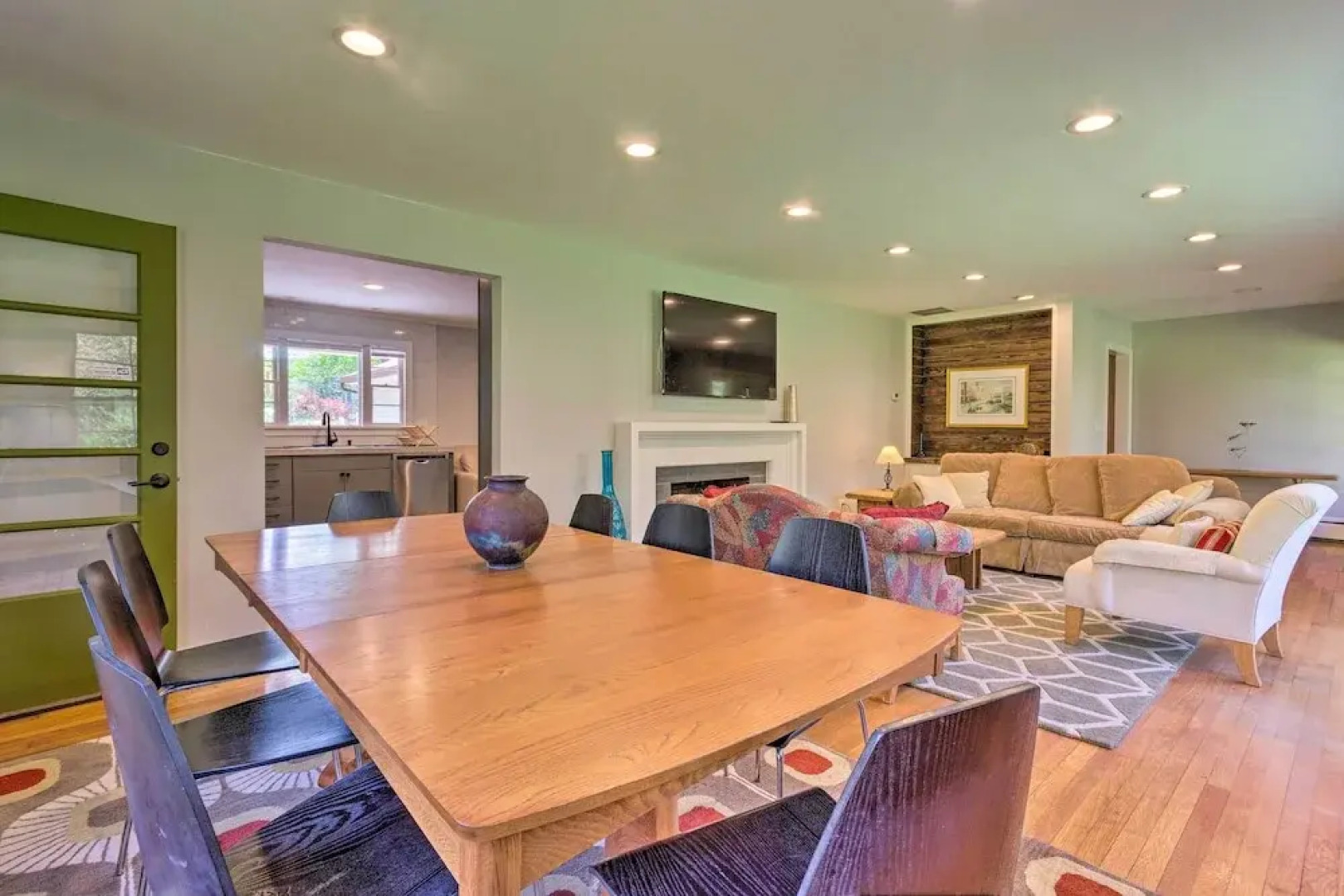 Dog-friendly Home: 1 Mi to Downtown Hendersonville