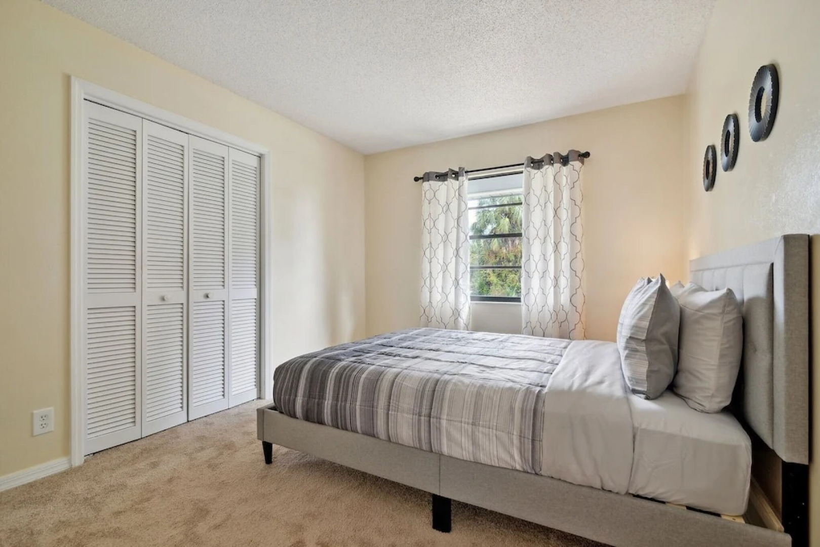 Charming Cottage Escape 3 Bedroom Home by RedAwning