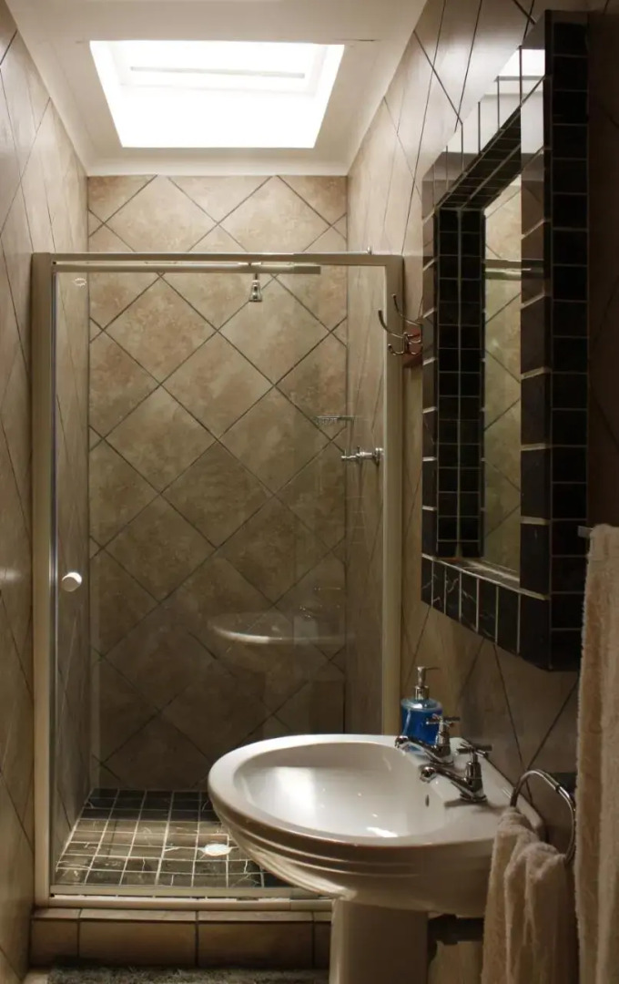 Robertson Backpackers