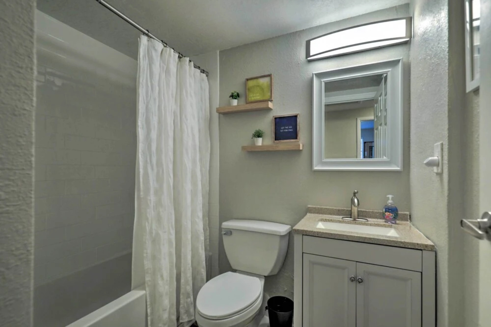 Near Beaches & Dining: Palm Harbor Gem w/ Pool