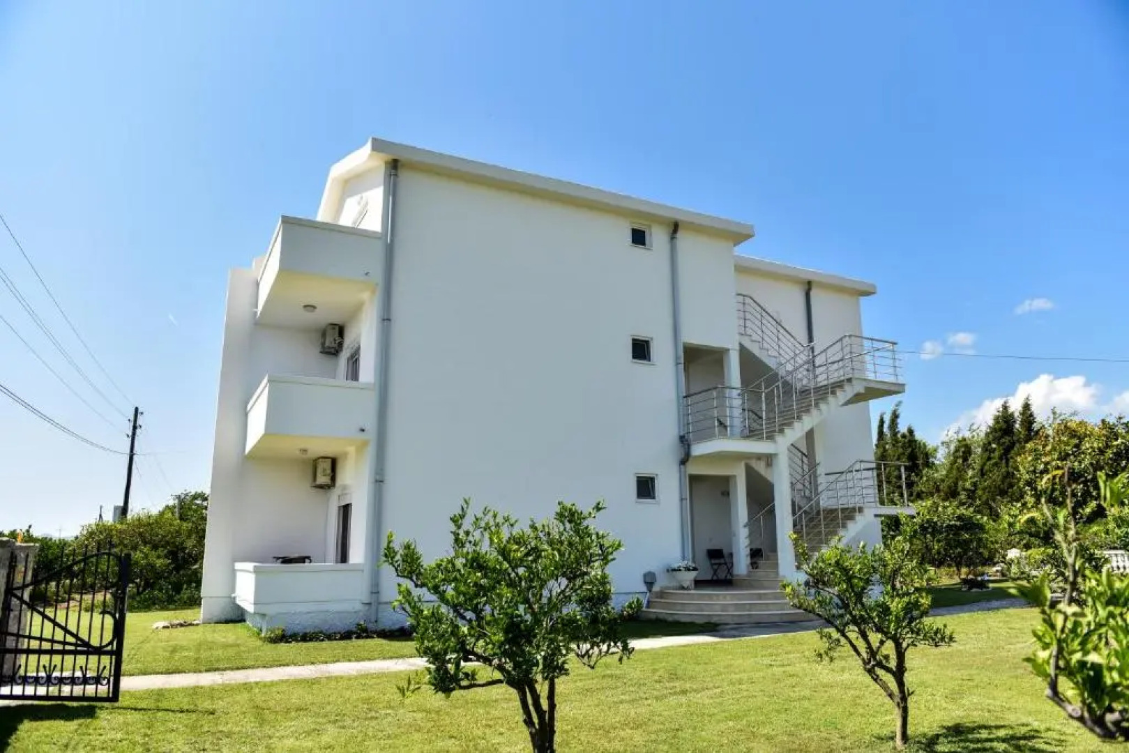 Sunrise house apartments