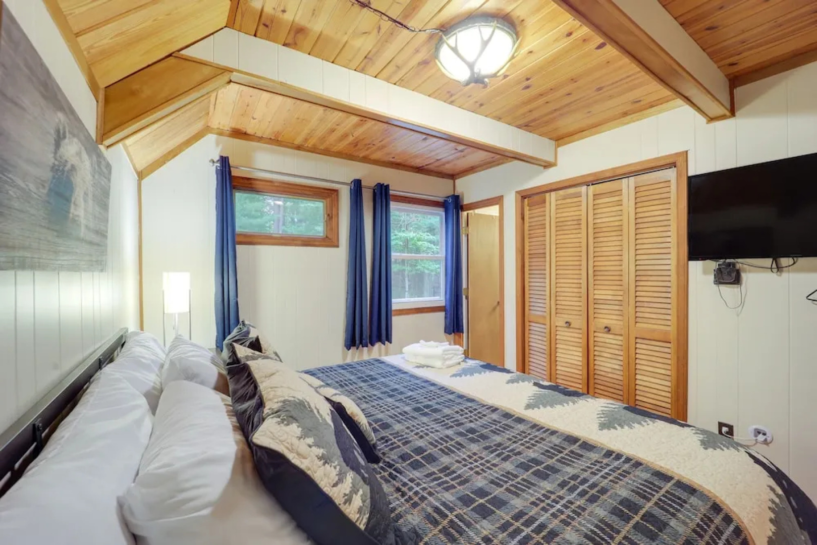 Deck, Fire Pit, & Grill: Beech Mountain Chalet