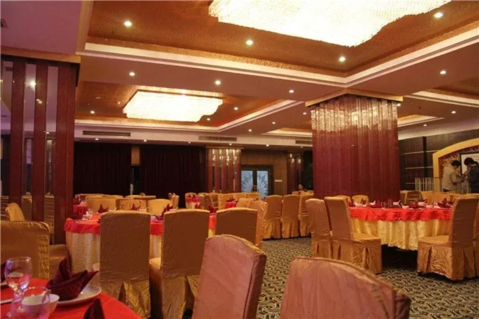 Xinfeng Holiday Hotel