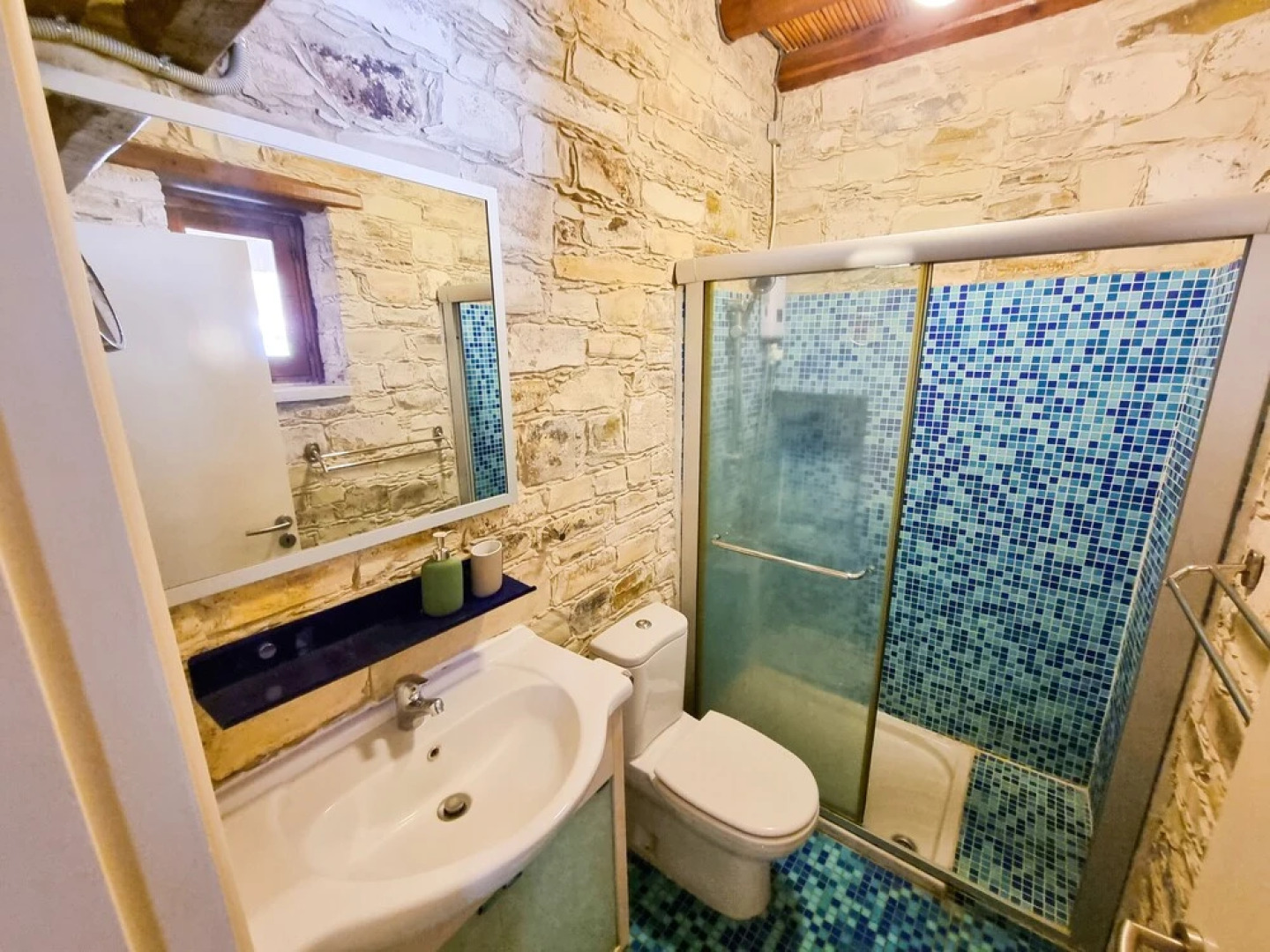 Skarinou's Landhouse Poolside Apartment