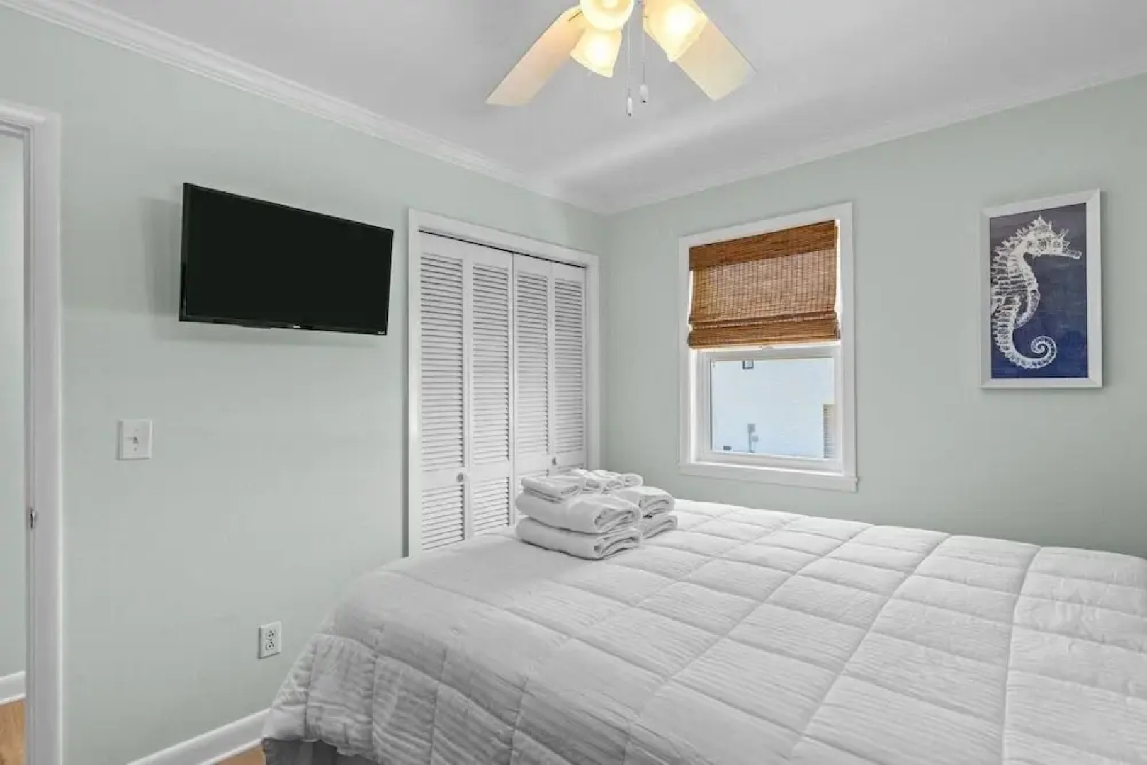 Sunrise Sound Cottage 3 Bedroom Home by RedAwning