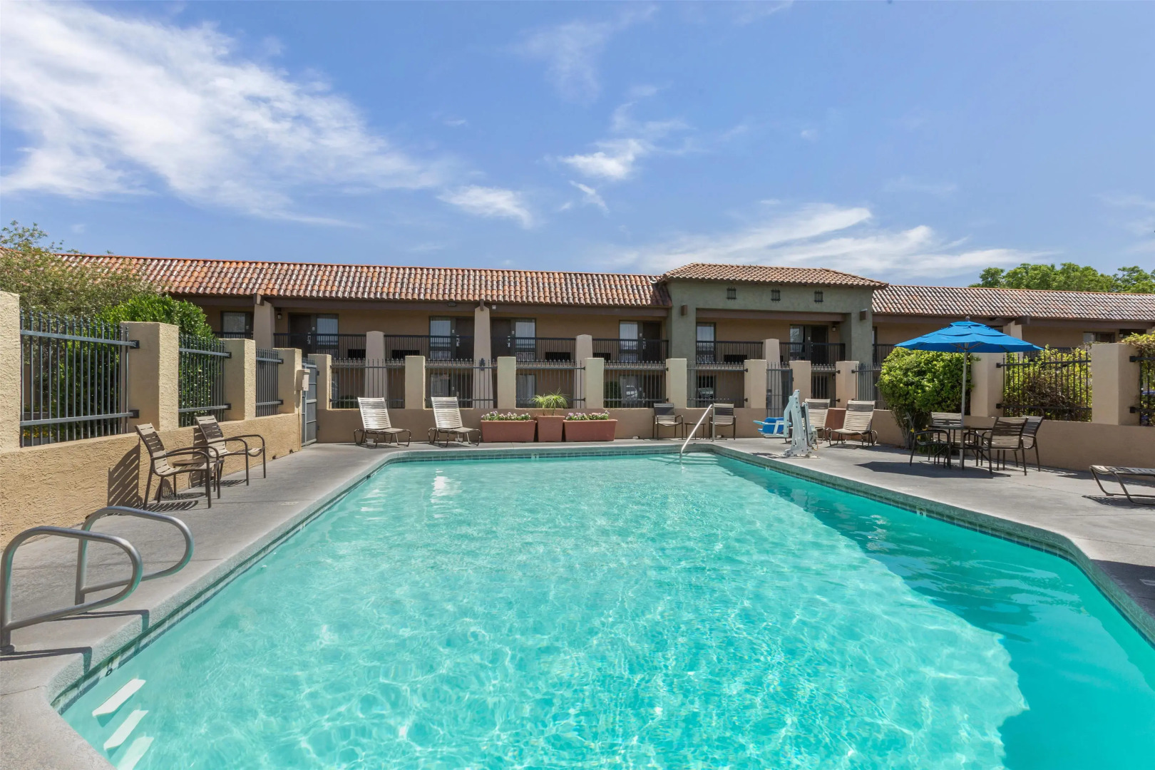 Best Western Plus A Wayfarer's Inn And Suites