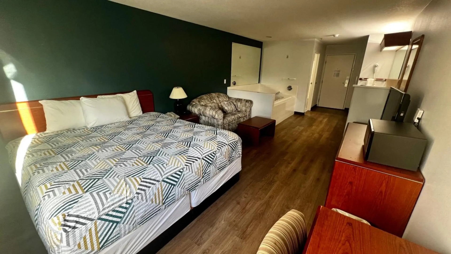 Studio 6 Suites Portland OR- I-5 OHSU