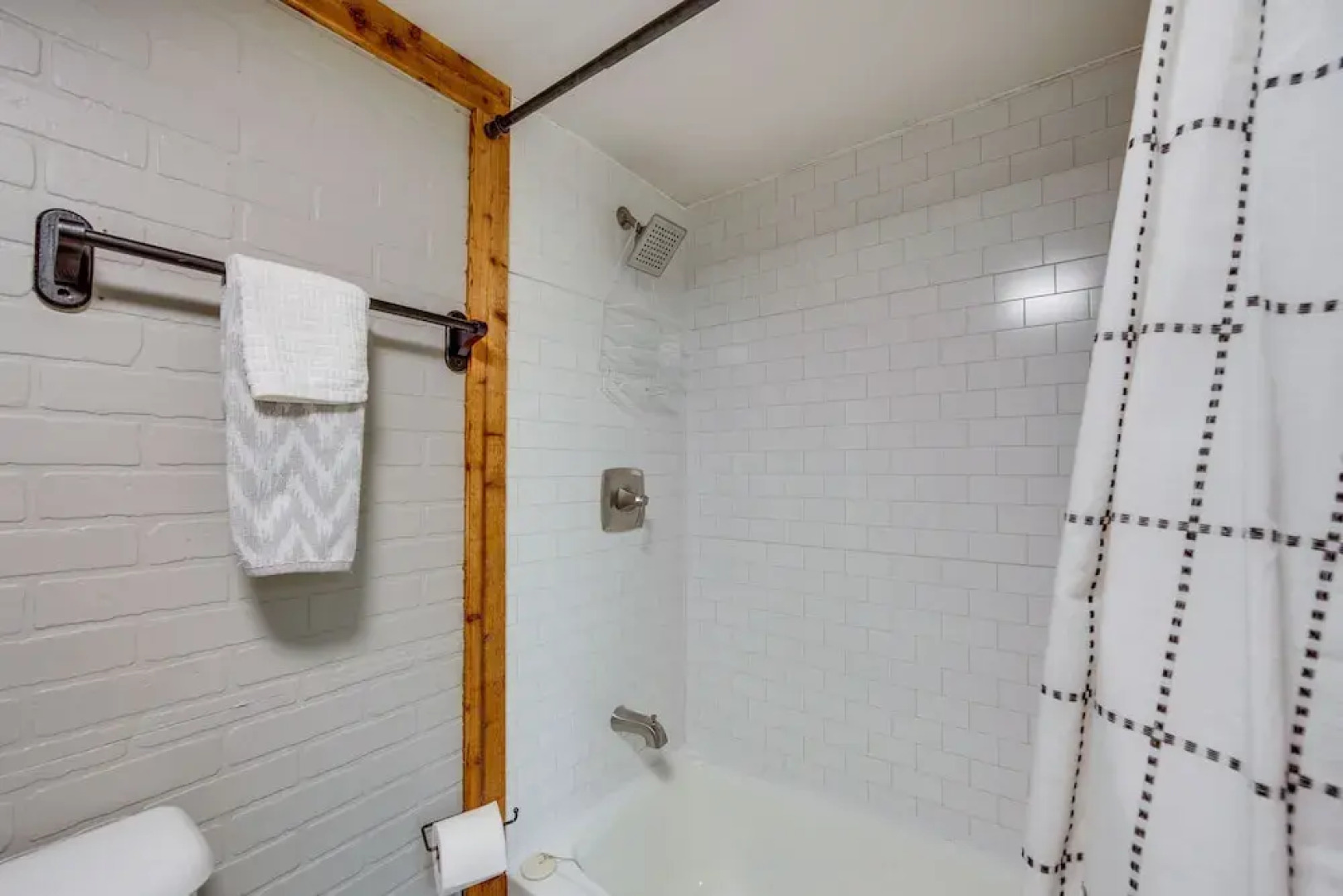 Hemphill Home w/ Community Perks < 1 Mi to Water!