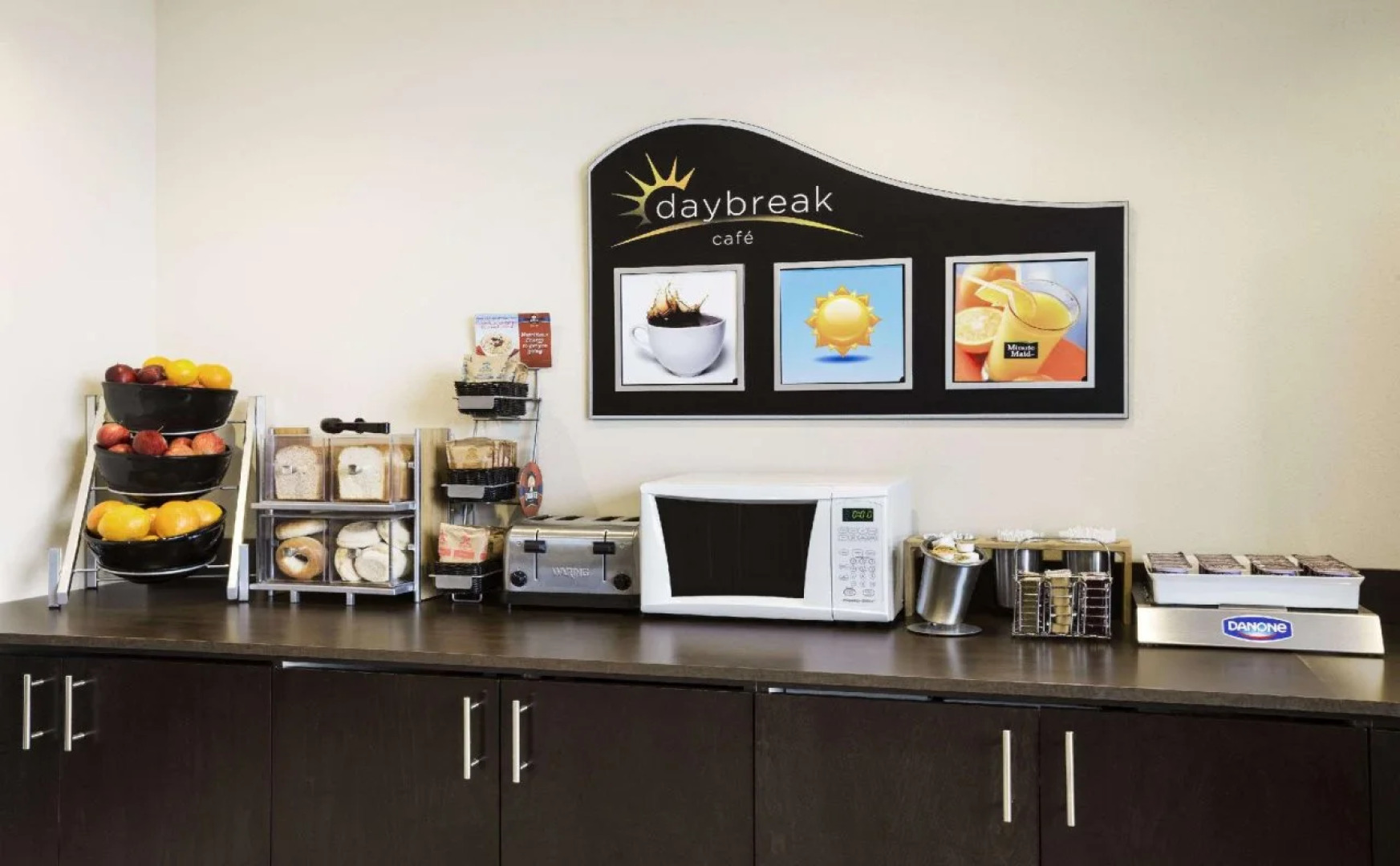 Days Inn & Suites North Bay