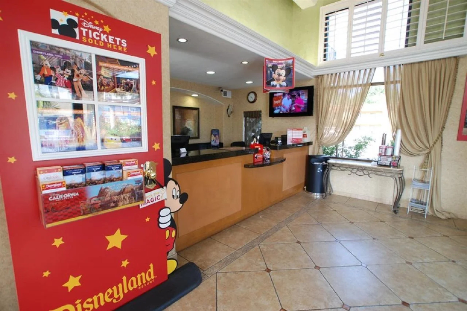 Stanford Inn & Suites Anaheim