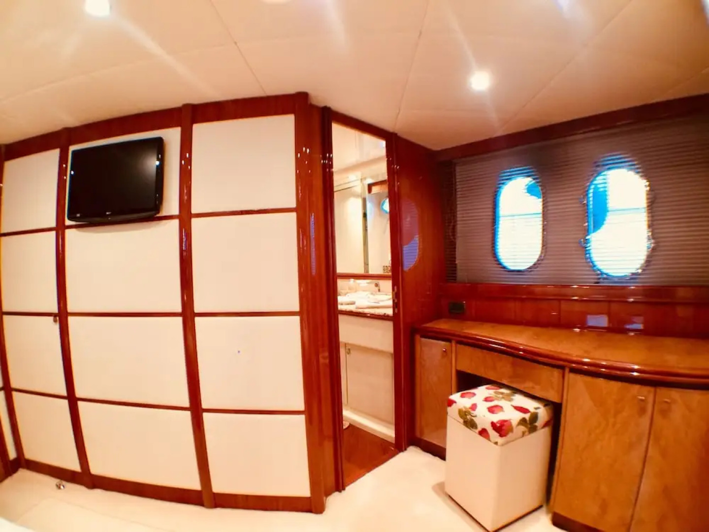 Easyacht Boat & Breakfast