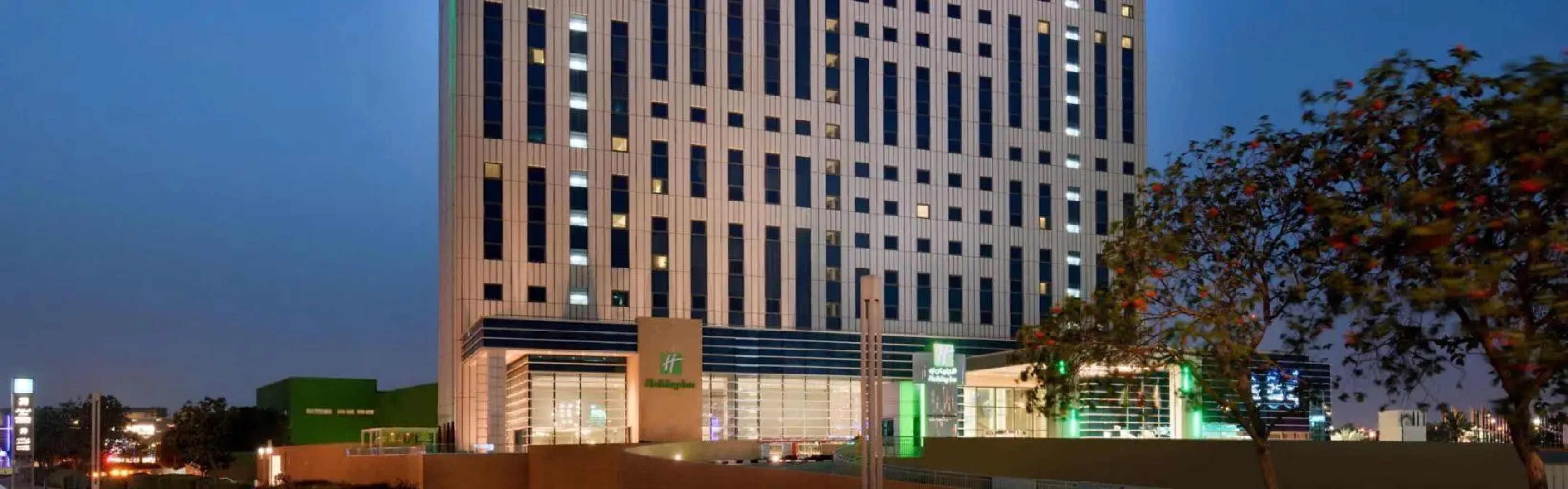 Отель Holiday Inn & Suites Dubai Festival City an IHG