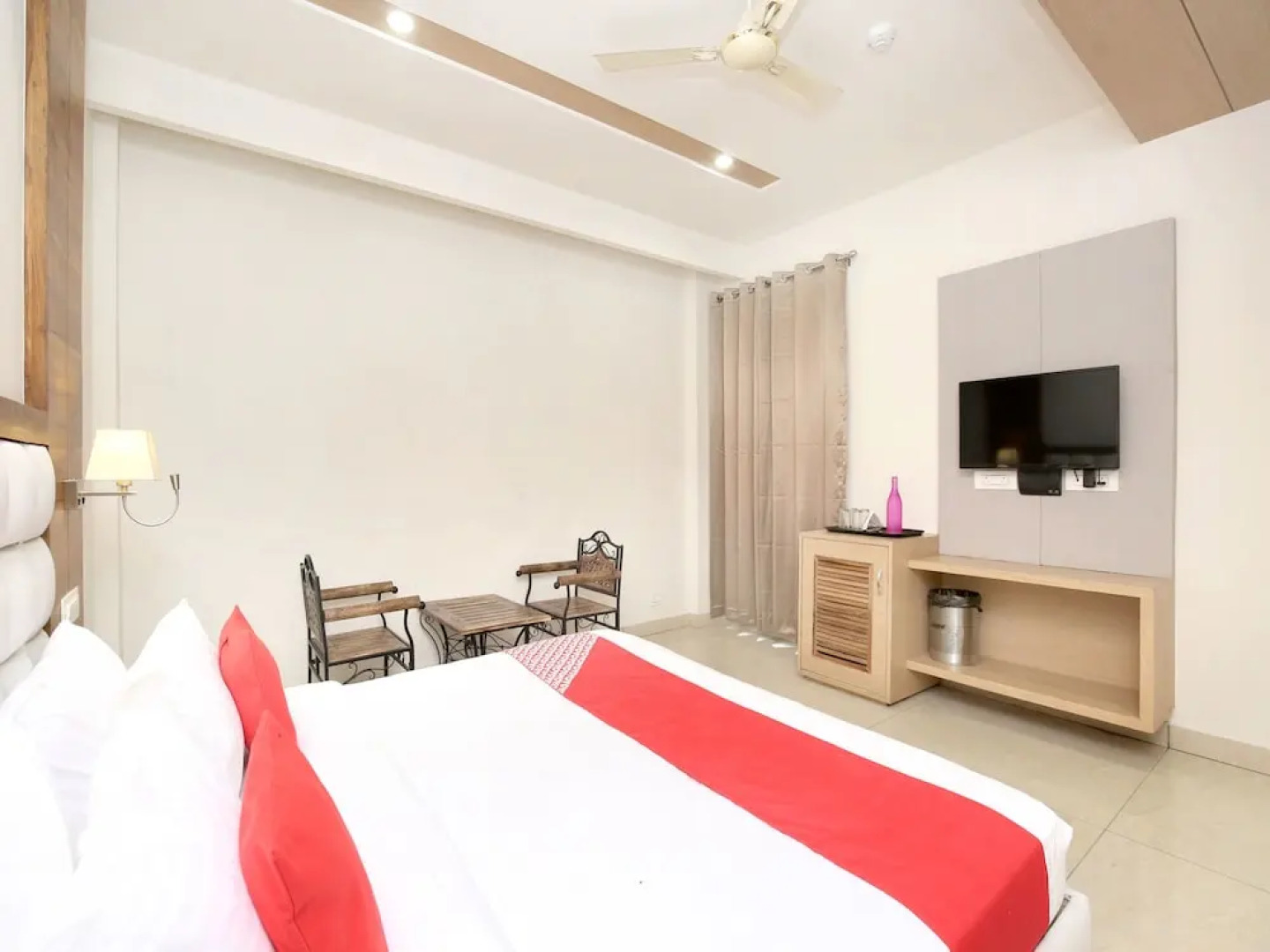 OYO 13678 Hotel Celebrations