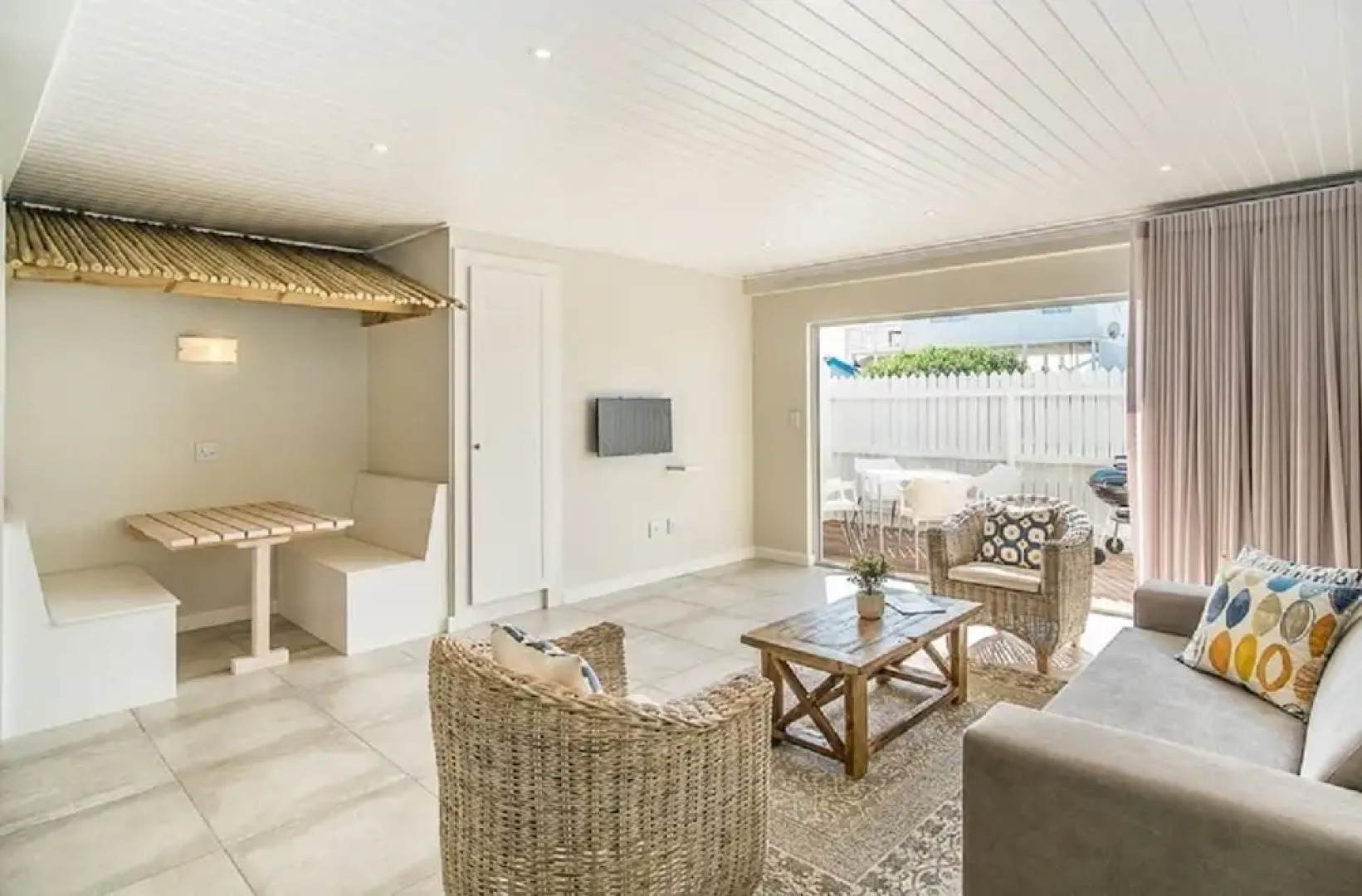 Fork West Apartments - Top Floor 2