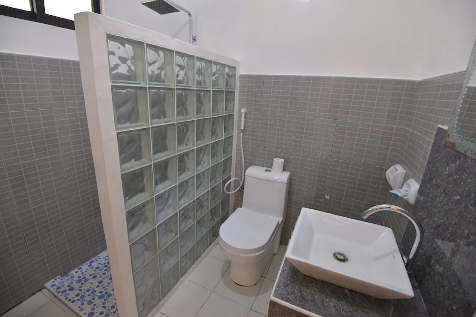 White Beach Dive & Kite Resort Carabao