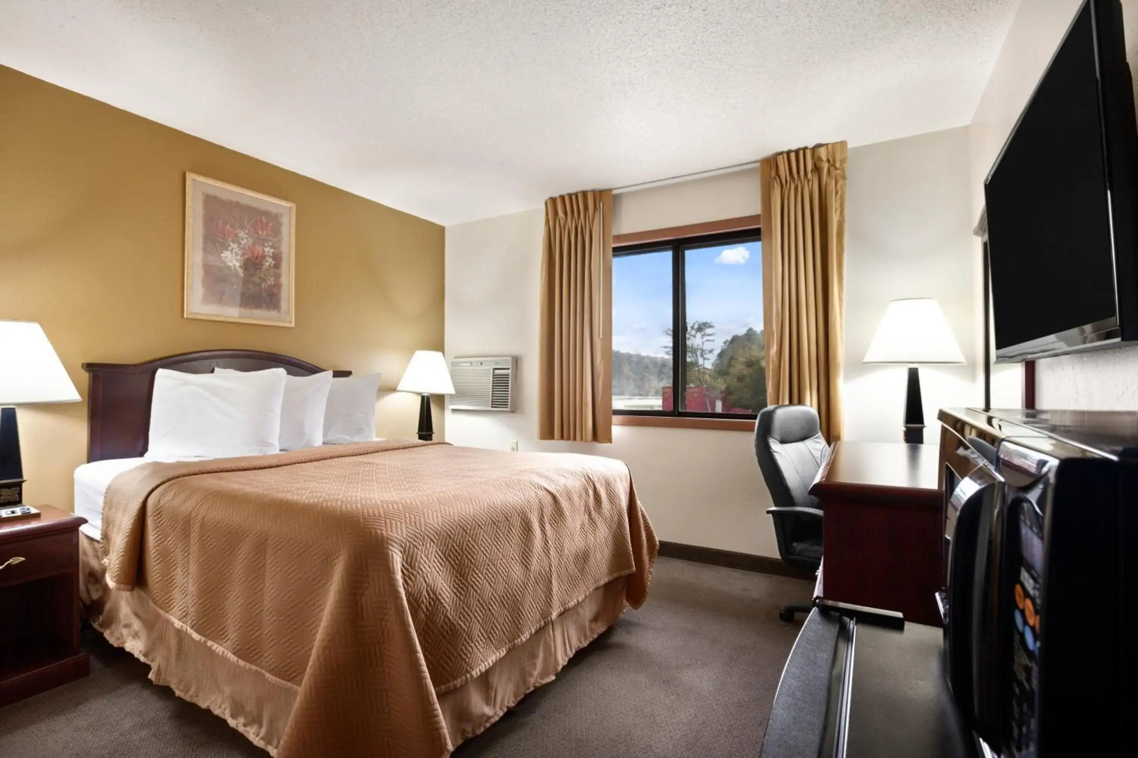 Travelodge by Wyndham La Porte/Michigan City Area