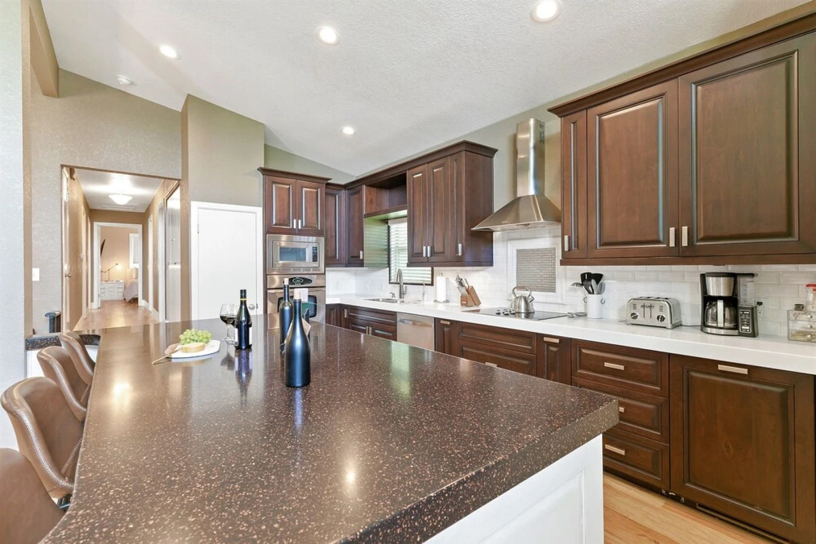 Large Luxury Home W/pool, Hot-tub, Grill/bar, &cin