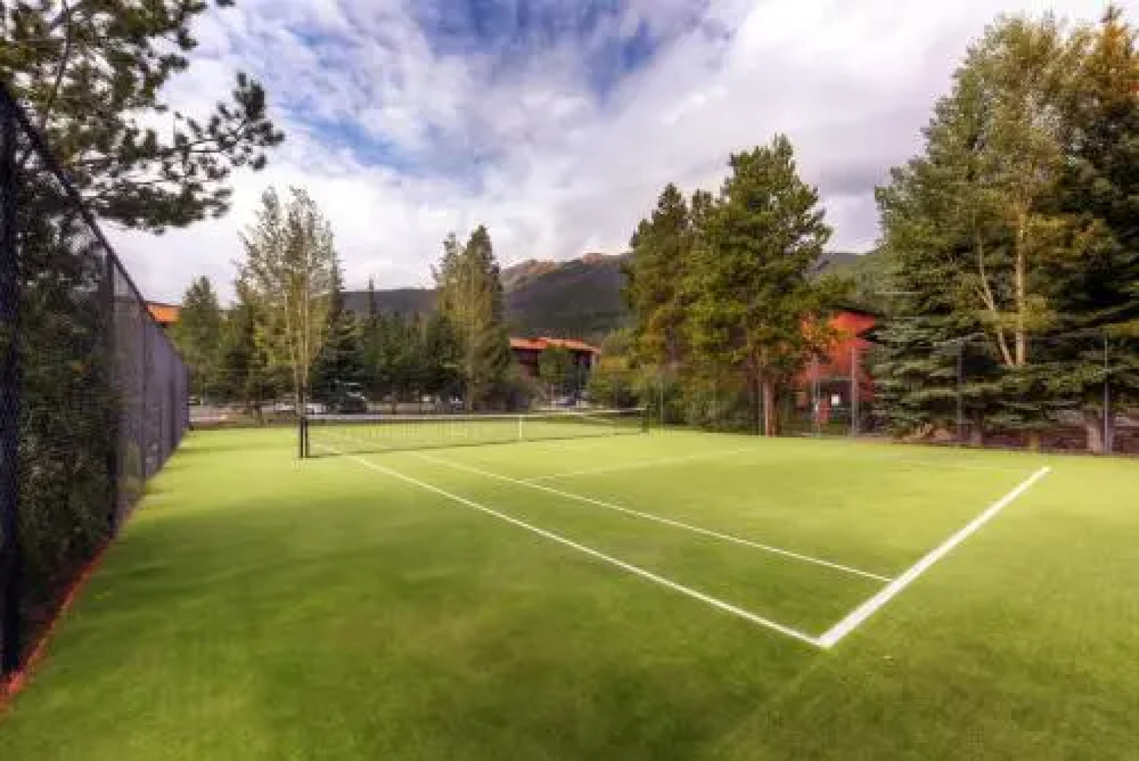 Four-Bedroom Family Friendly House with Chef's Kitchen