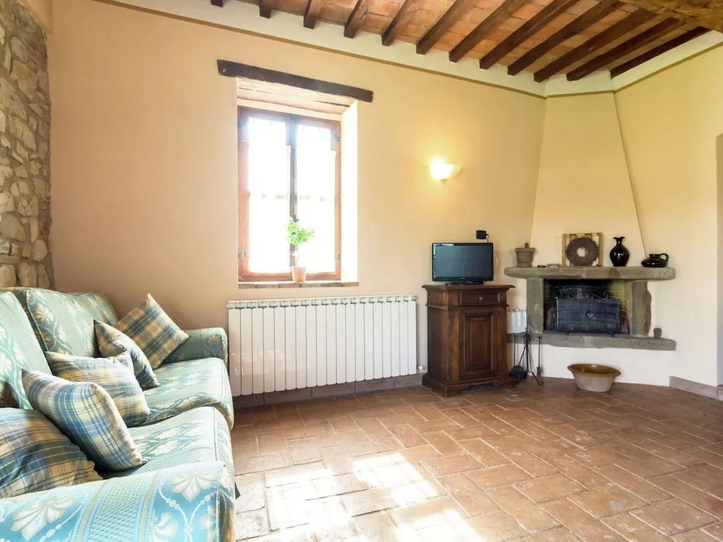 Apartment in Todi With Pool and Garden