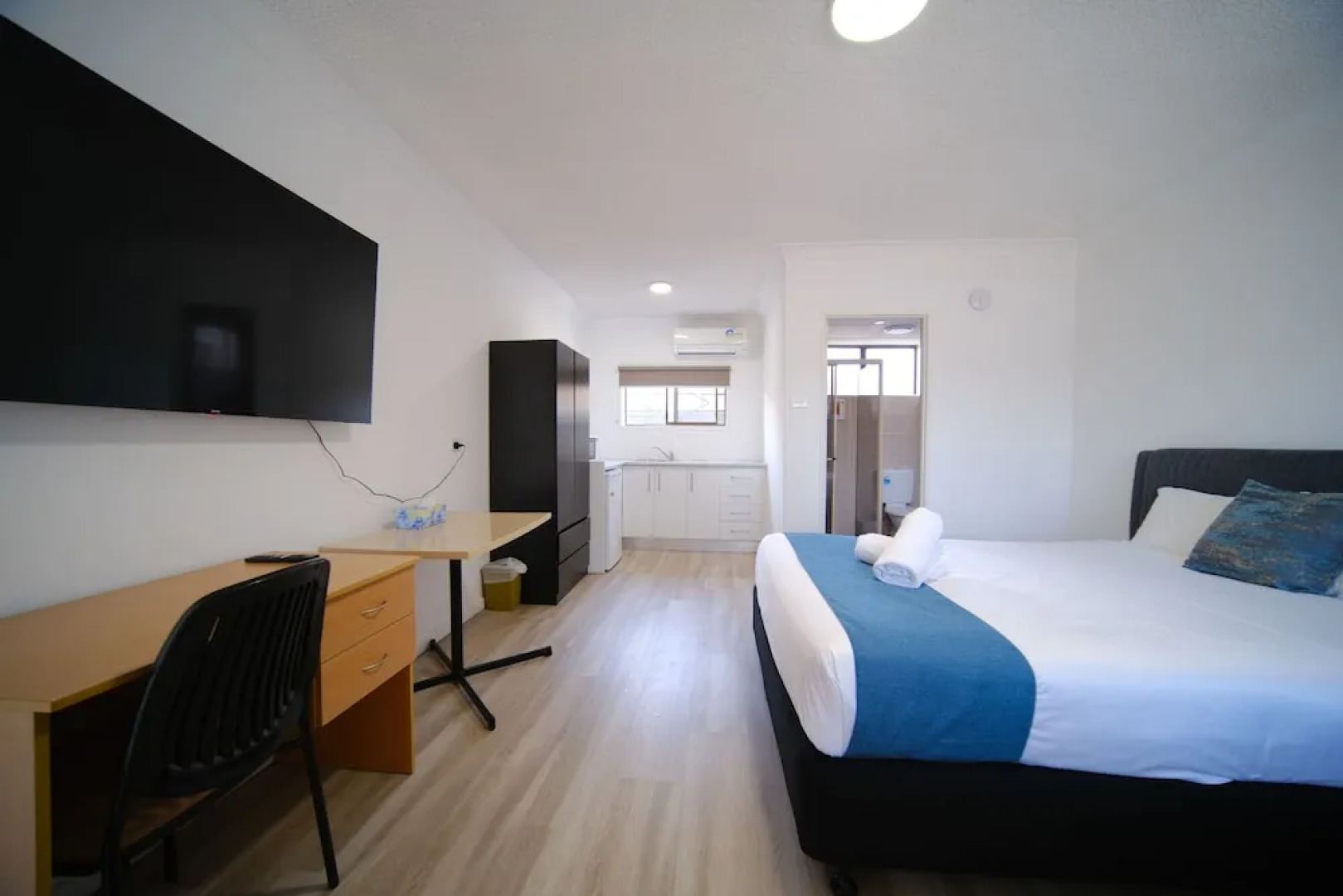 Lakeside Inn (ex. Oasis Resort & Village)