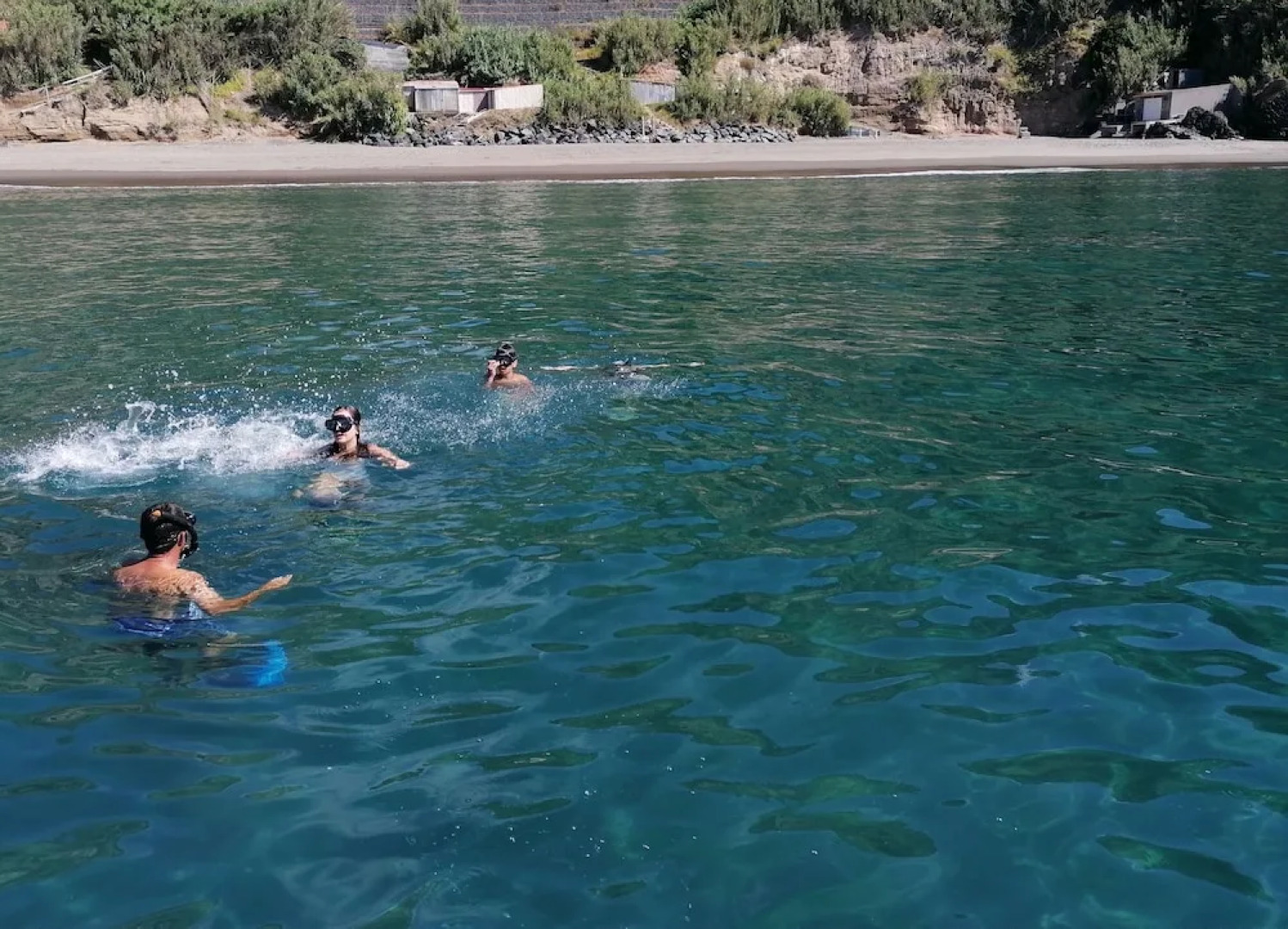 Holiday Home 2 Minutes From the Beach and Close to Major Tourist Attractions!