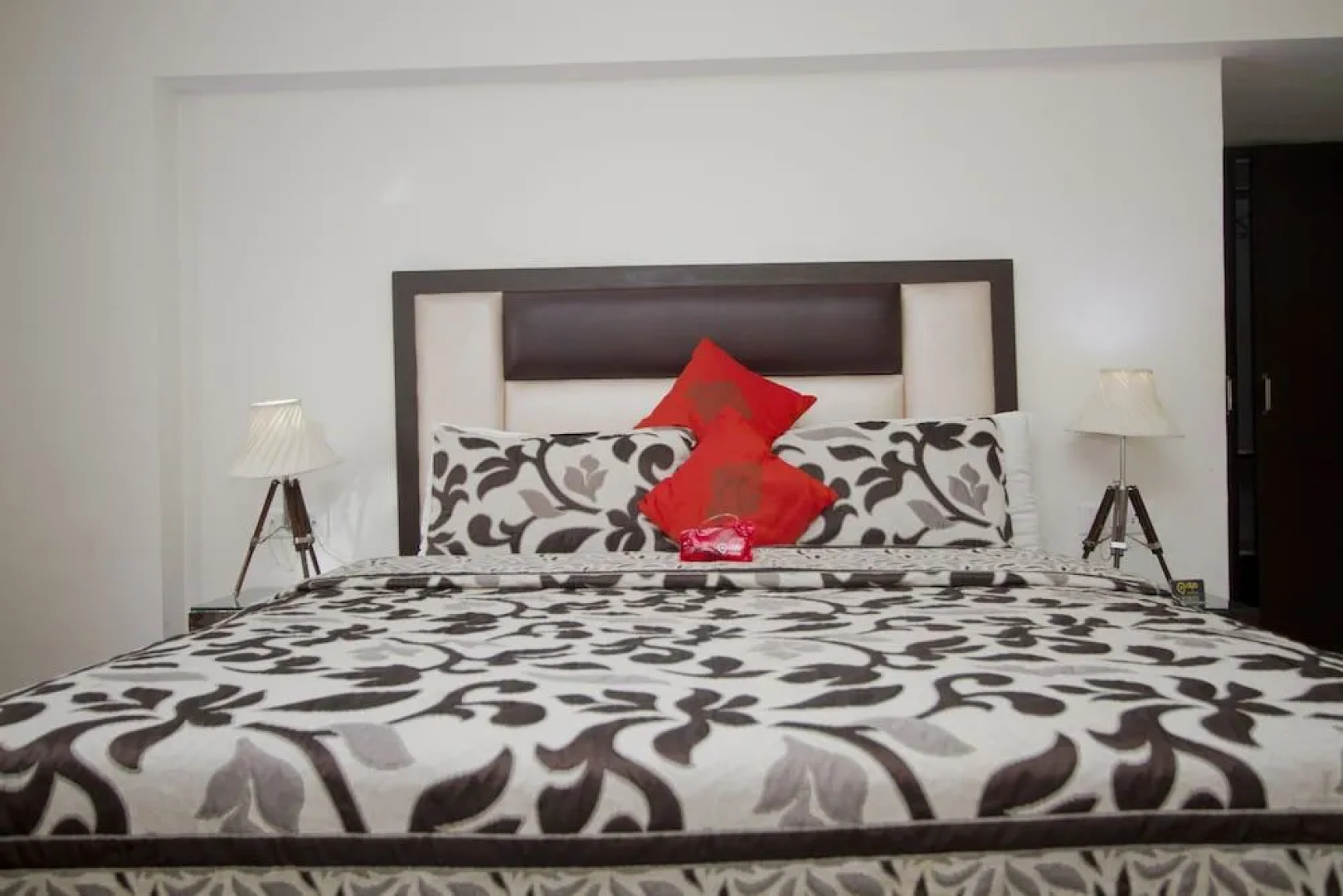 OYO 1619 Hotel Swiss Wood