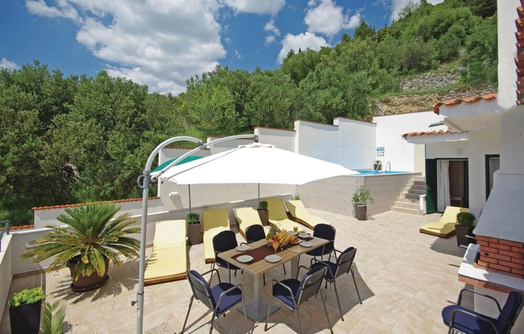 Amazing Home in Makarska With Wifi and 3 Bedrooms