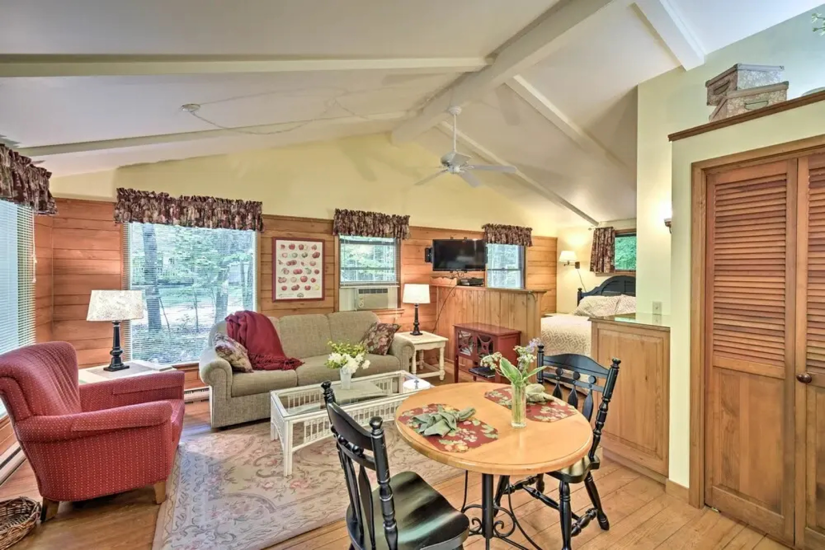 Cozy Cottage Duplex: Walk to Peninsula State Park!