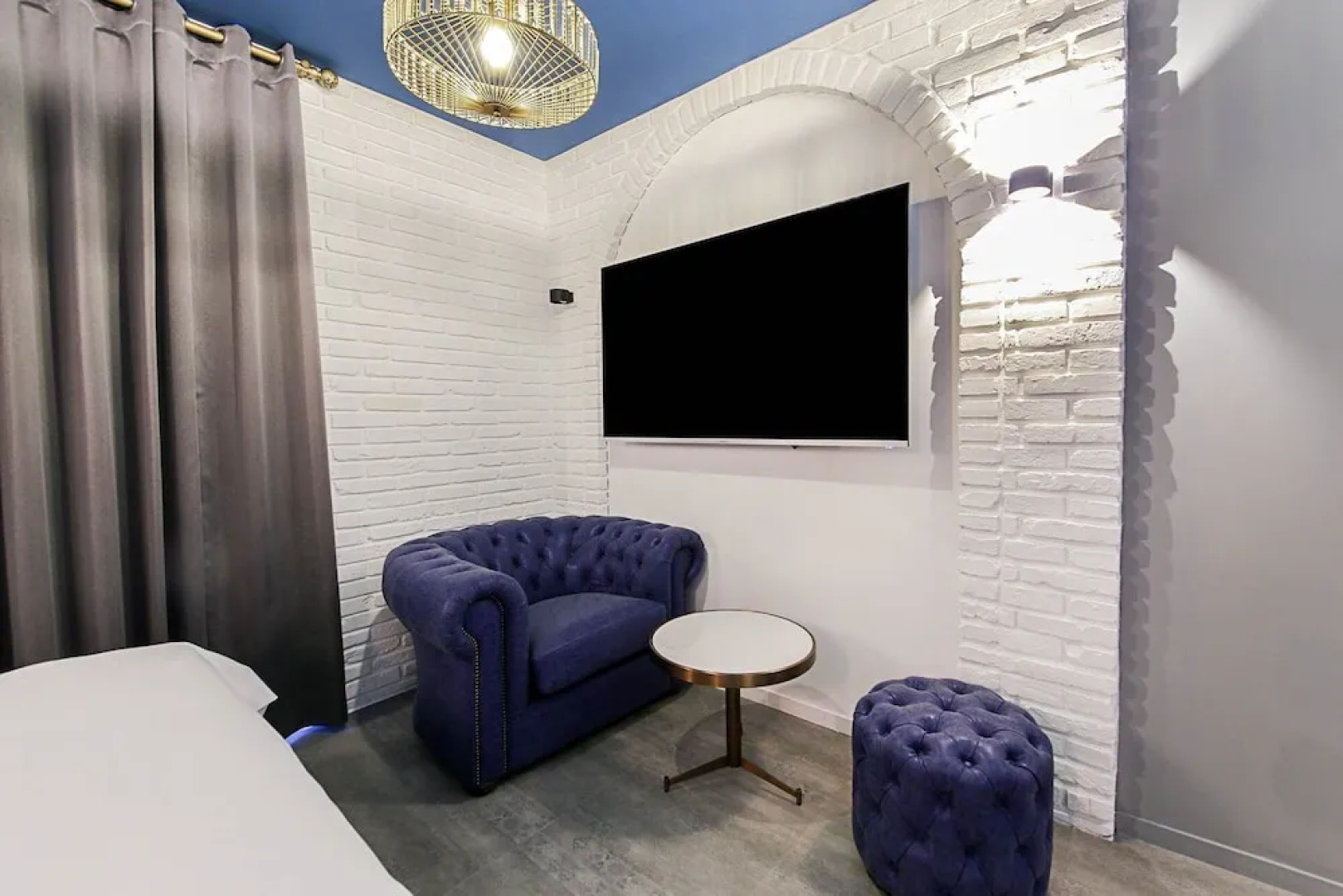 Lerocherrouge Hotel