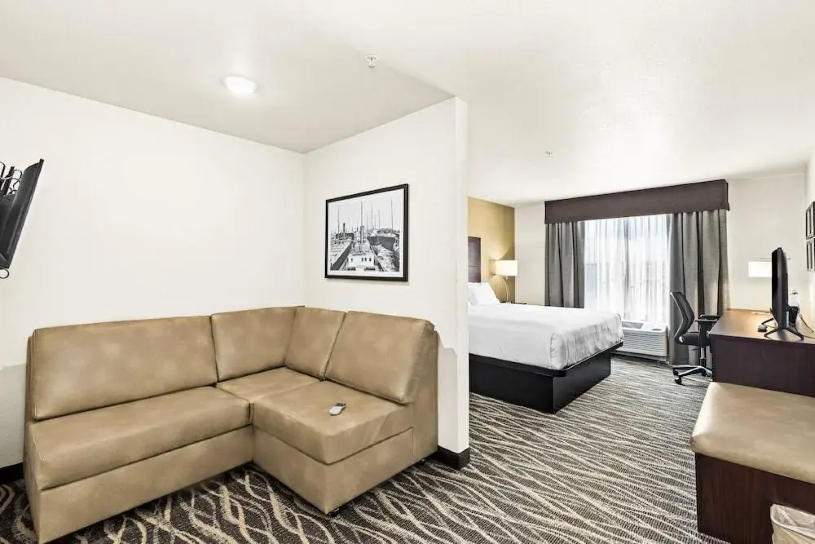 Cobblestone Hotel & Suites - Superior