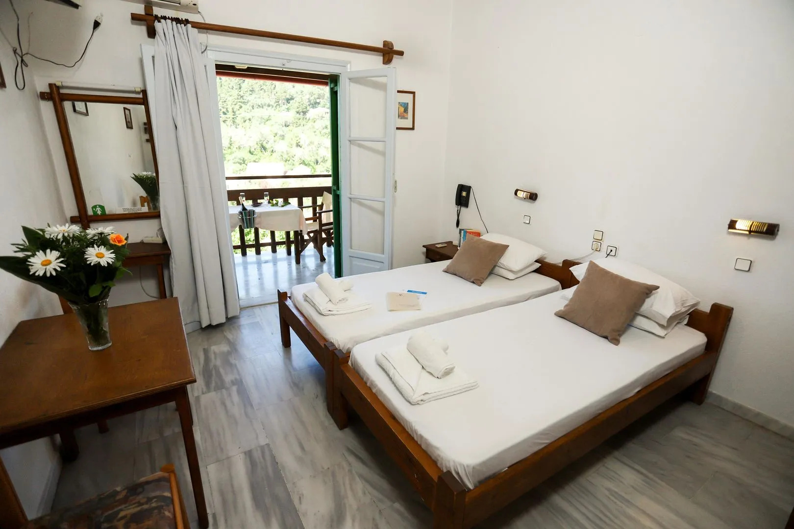 Bastas Hotel & Studios