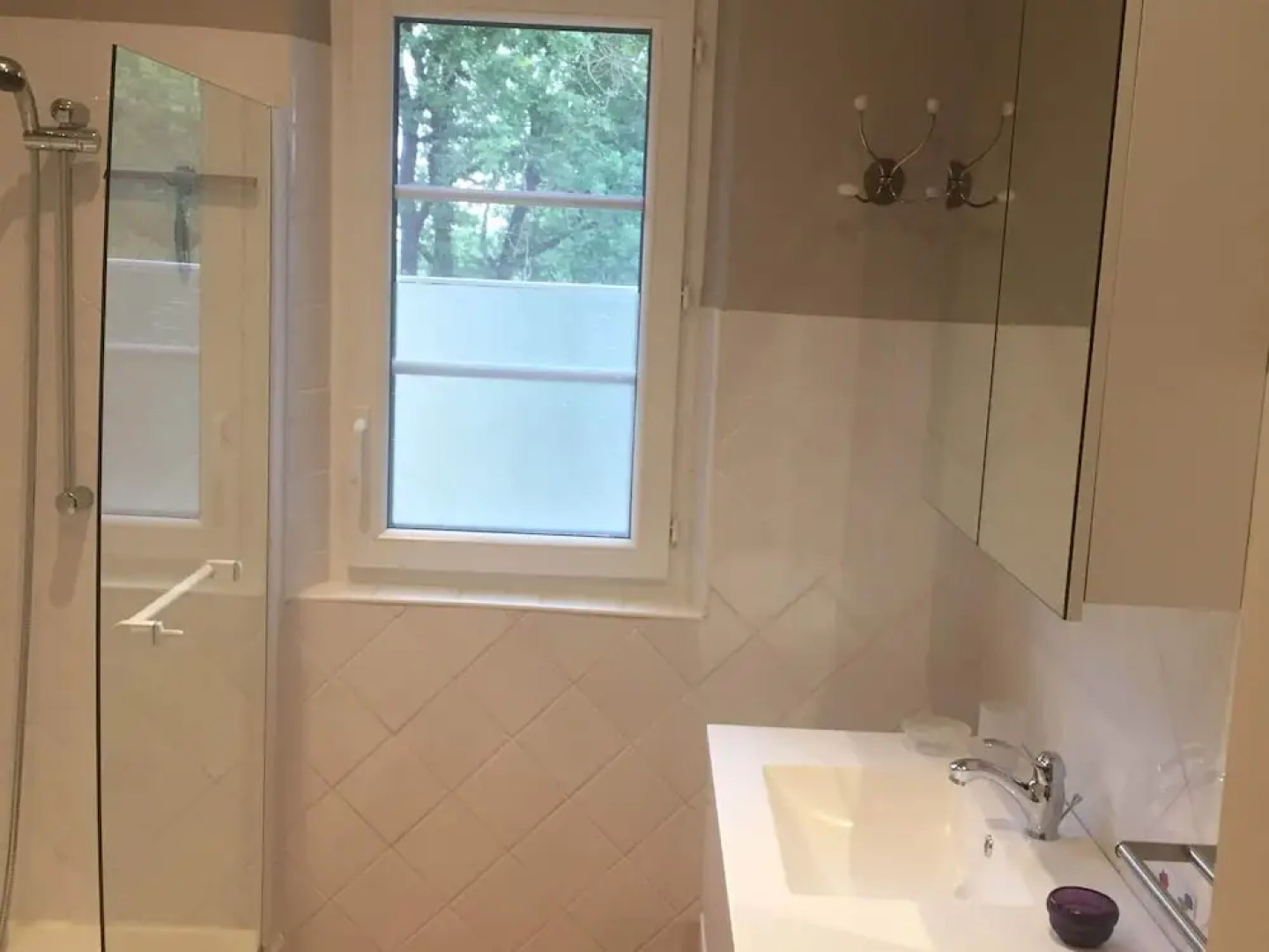 Stunning villa with private swimming pool and large garden