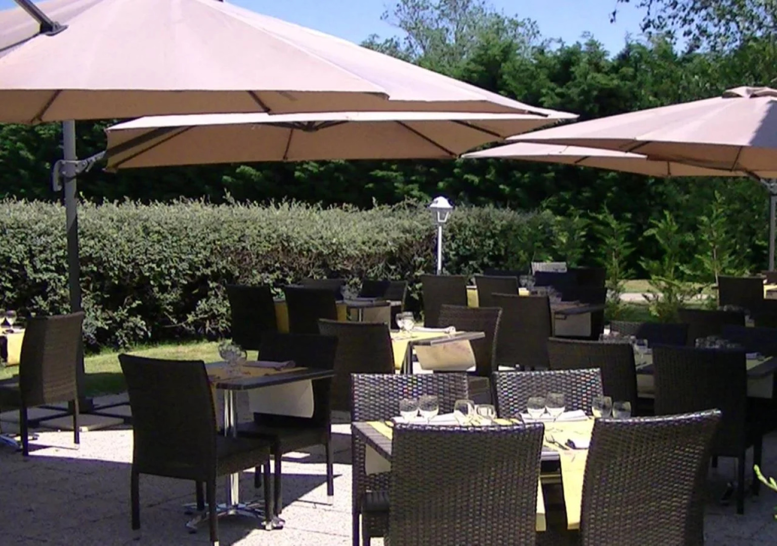 Kyriad & Kyriad Direct Auxerre Appoigny Komplex