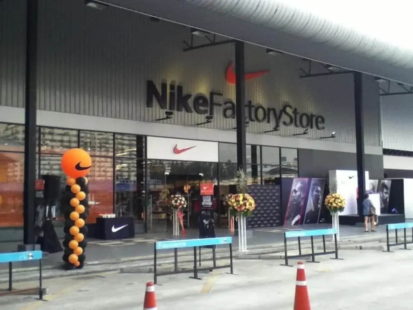 Deluxe at Popular Condo