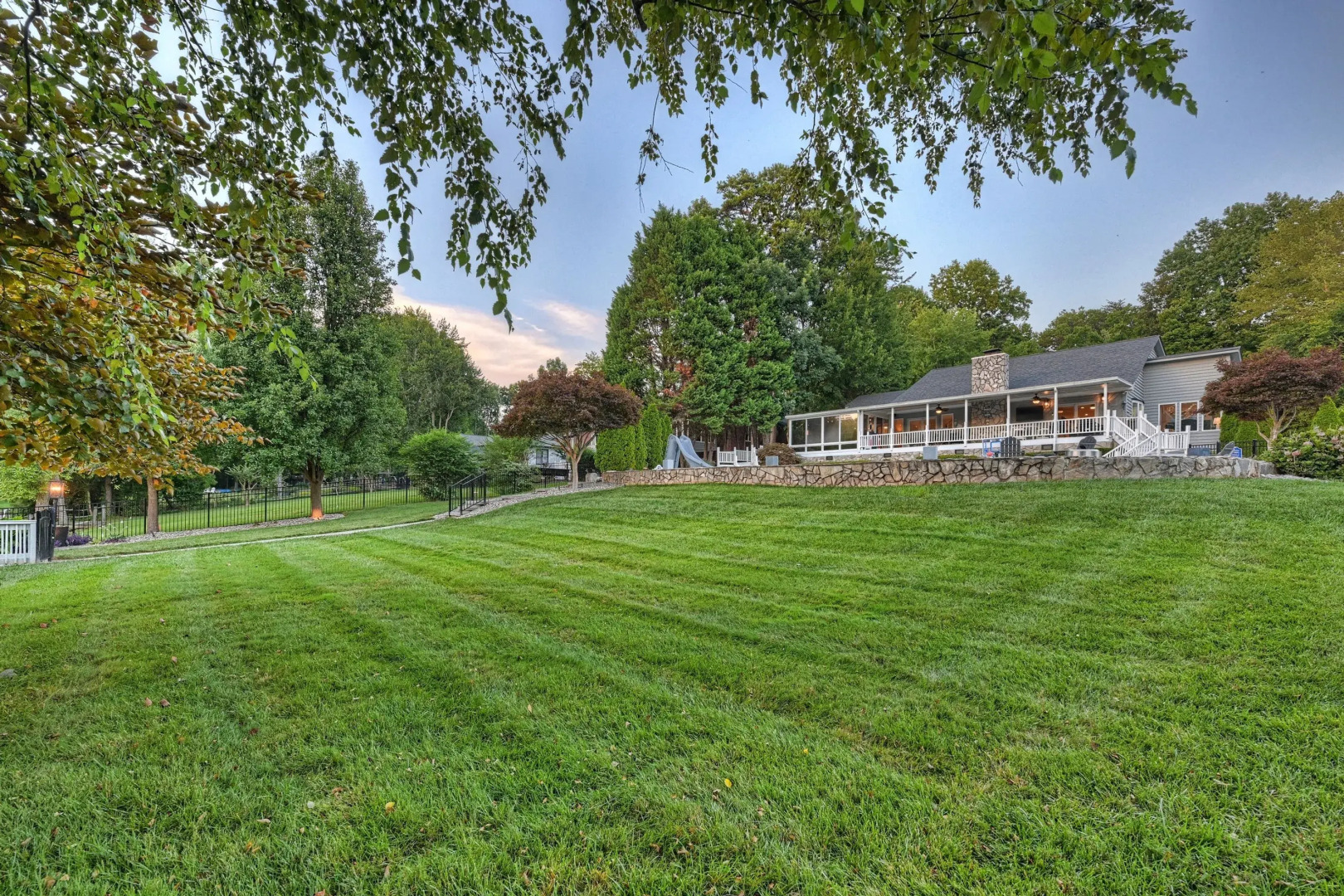 Sip, Sip Away by Avantstay Pool + Hot Tub